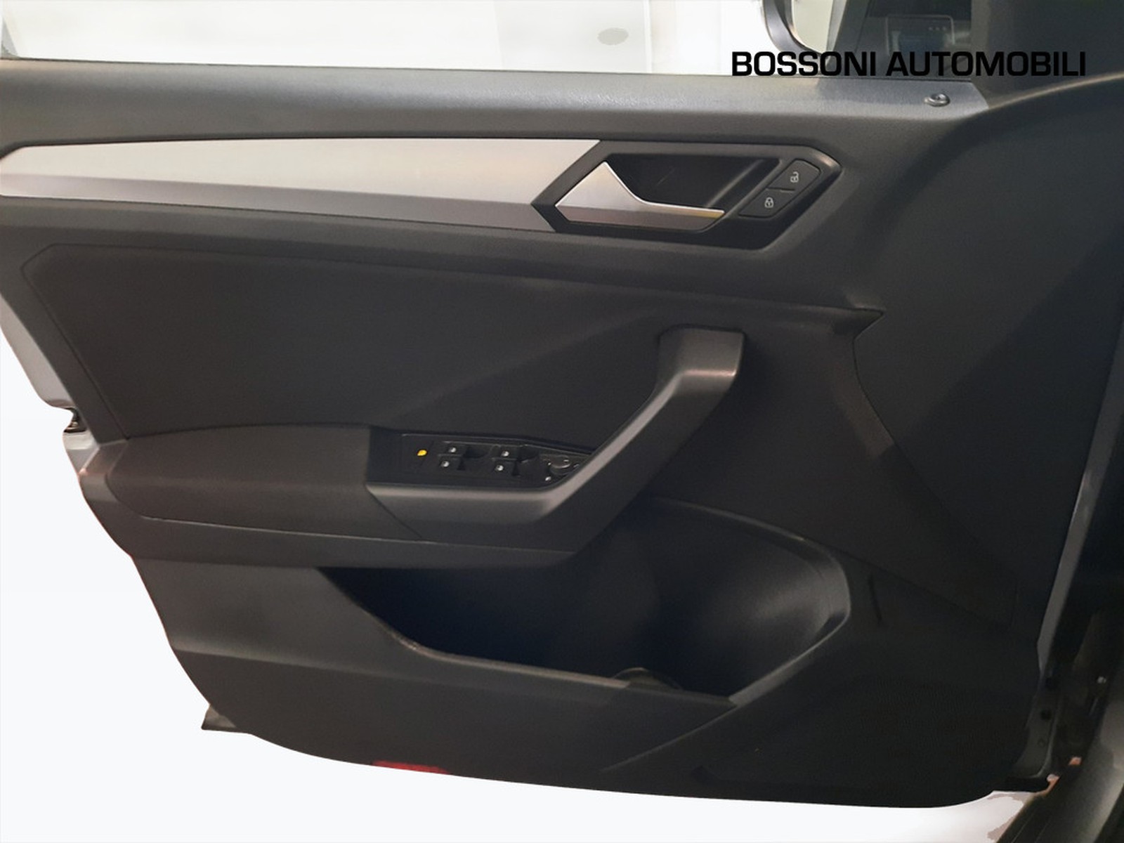 16 - Volkswagen T-Roc 1.0 tsi 110cv life