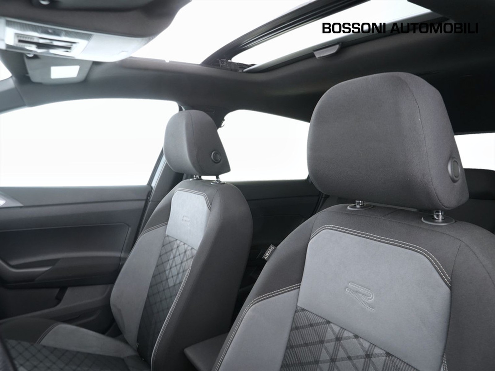 21 - Volkswagen Taigo 1.0 tsi 110cv r-line