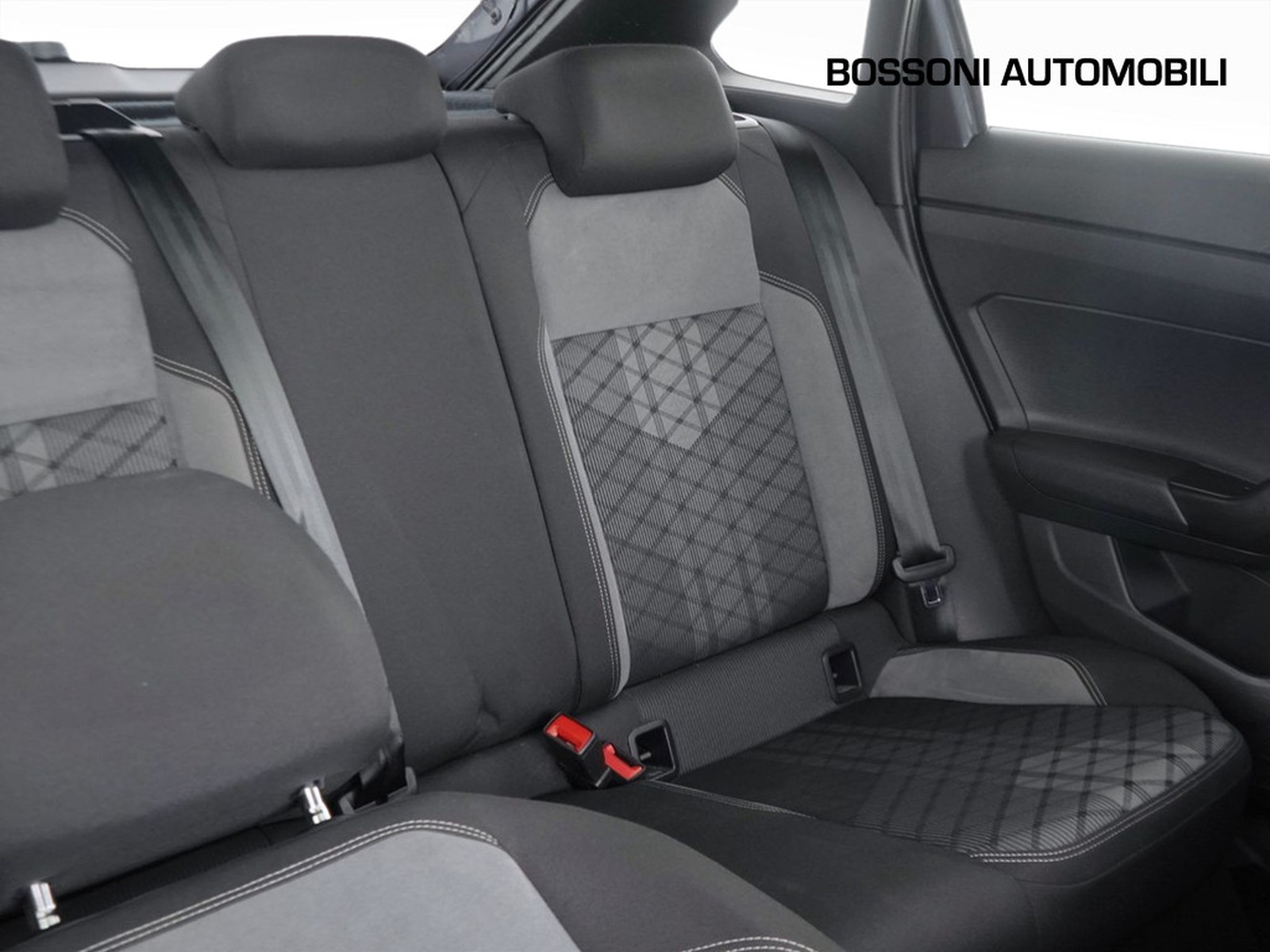 23 - Volkswagen Taigo 1.0 tsi 110cv r-line