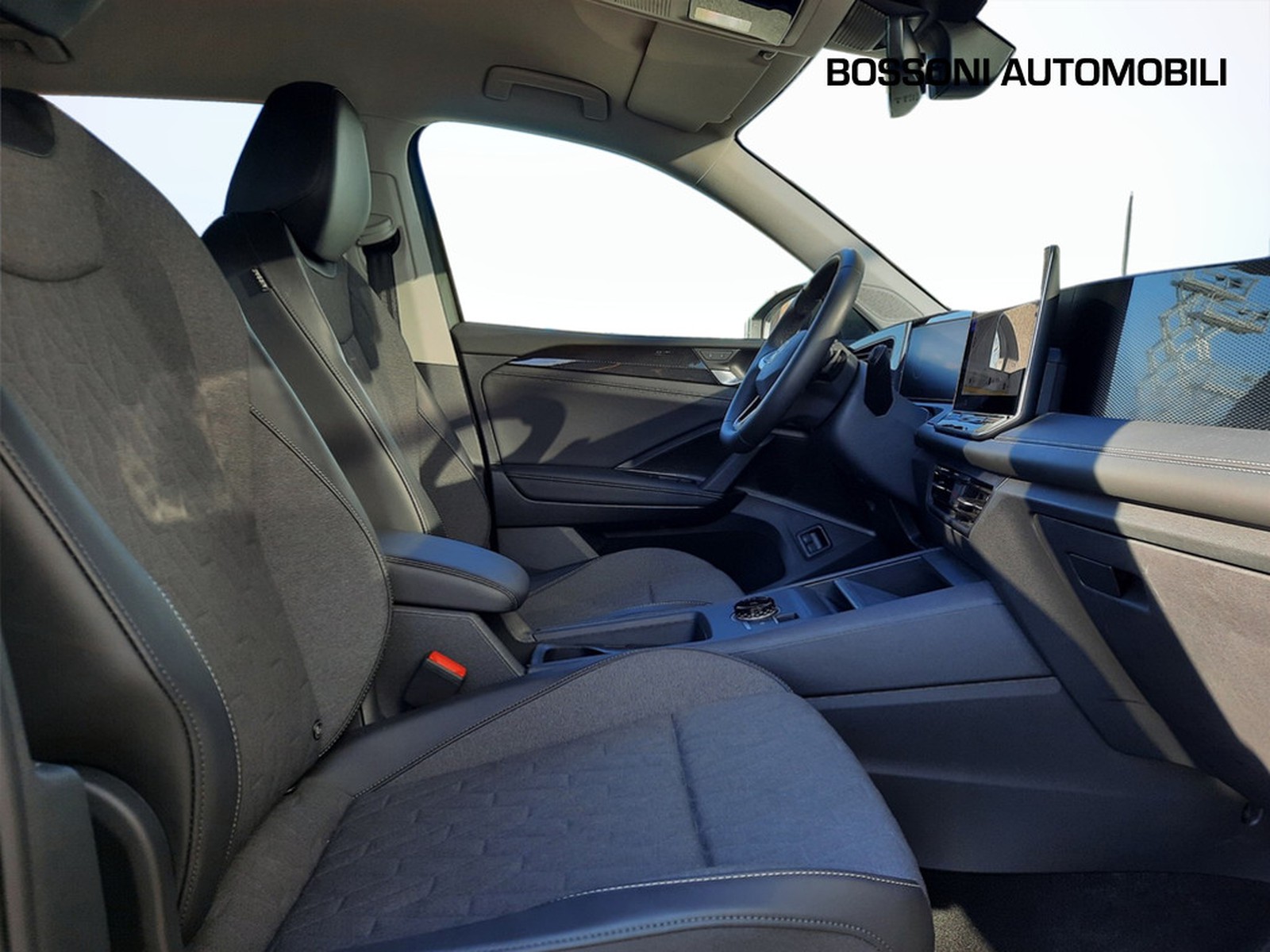 9 - Volkswagen Tiguan 1.5 tsi ehybrid 204cv edition plus dsg