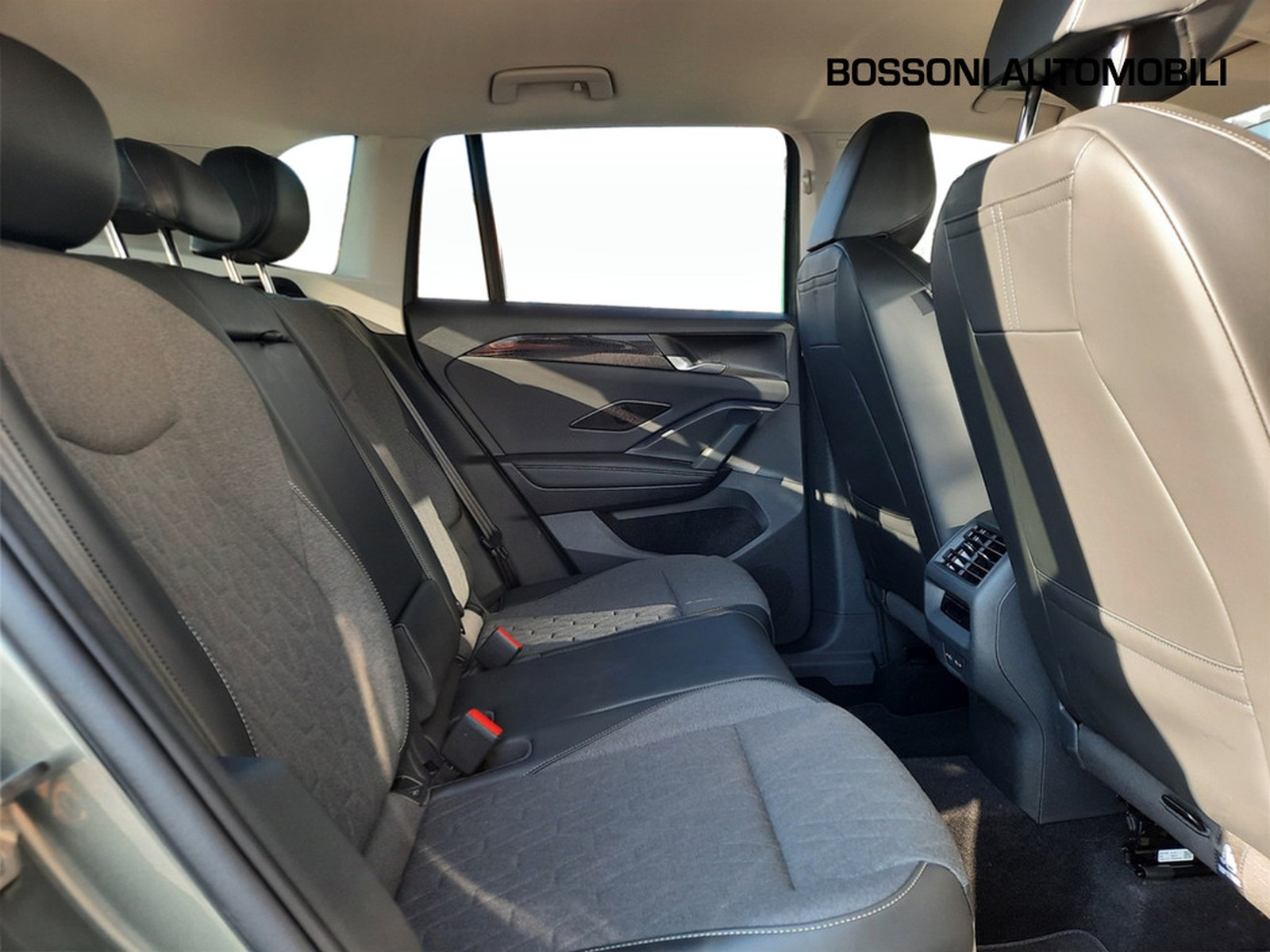 10 - Volkswagen Tiguan 1.5 tsi ehybrid 204cv edition plus dsg