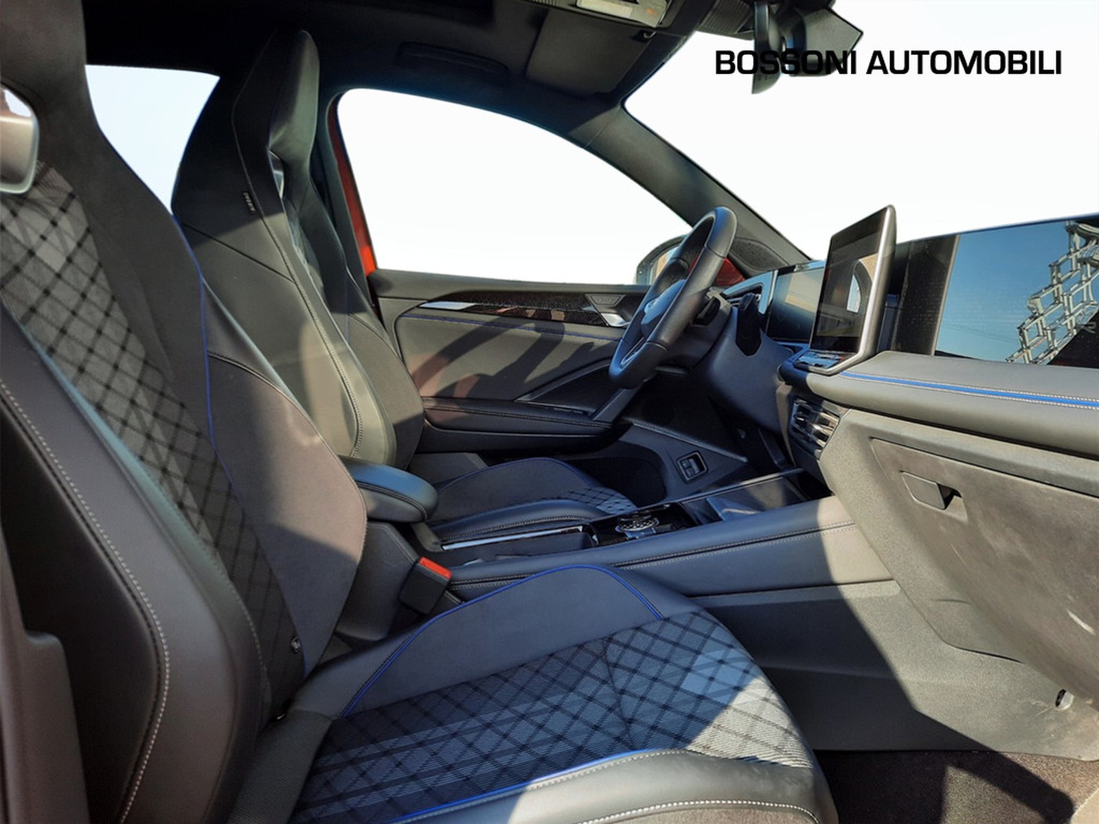 9 - Volkswagen Tiguan 1.5 tsi ehybrid 204cv r-line plus dsg