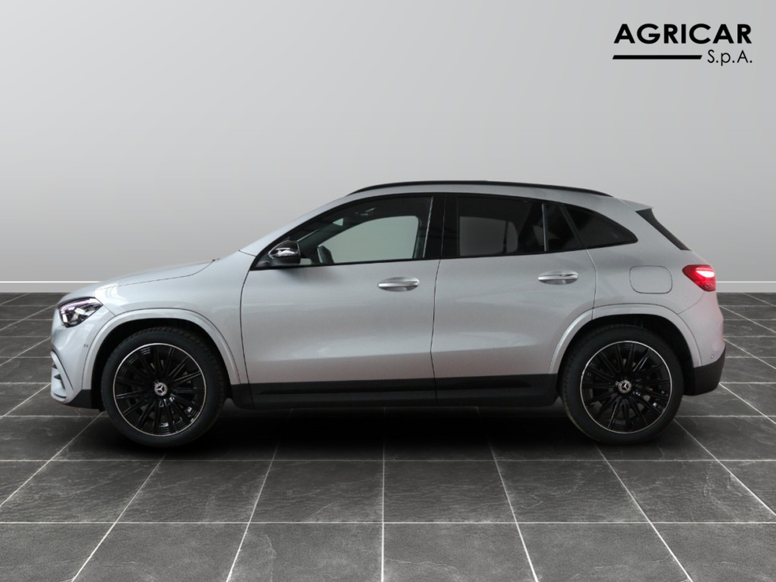 3 - Mercedes GLA 220 d amg line premium 4matic 8g-dct