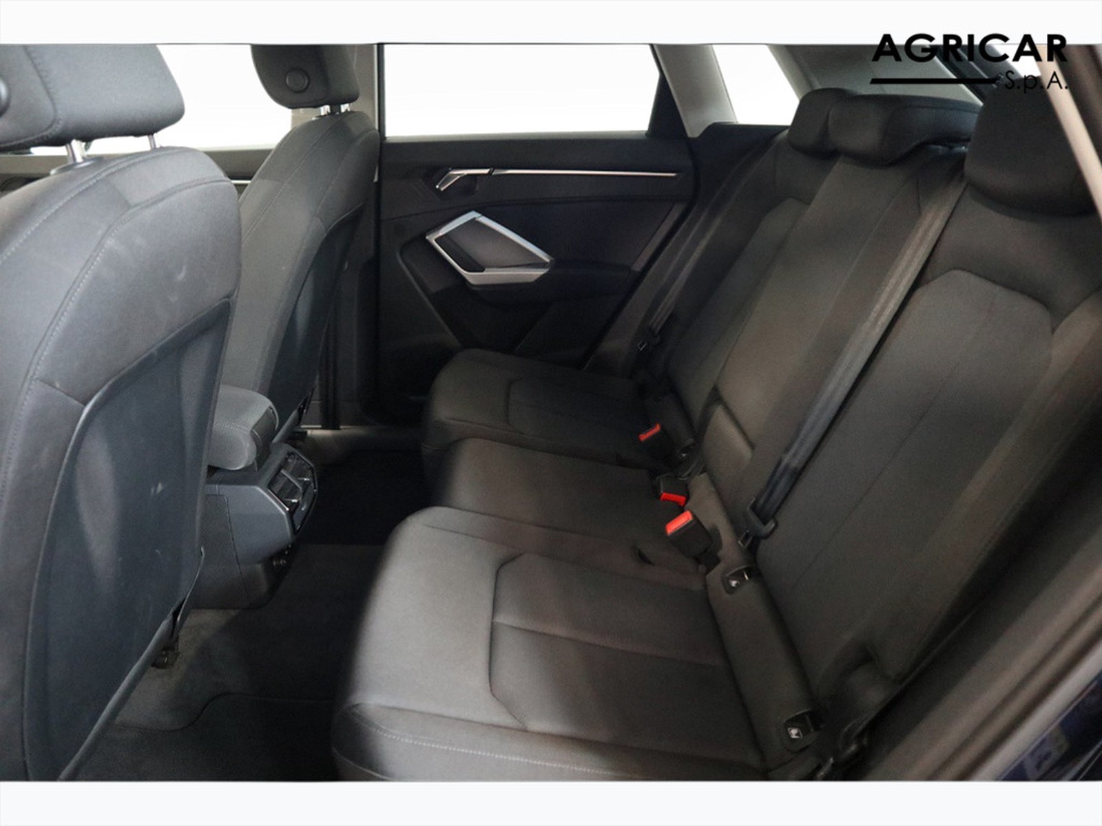 8 - Audi Q3 35 2.0 tdi business s tronic