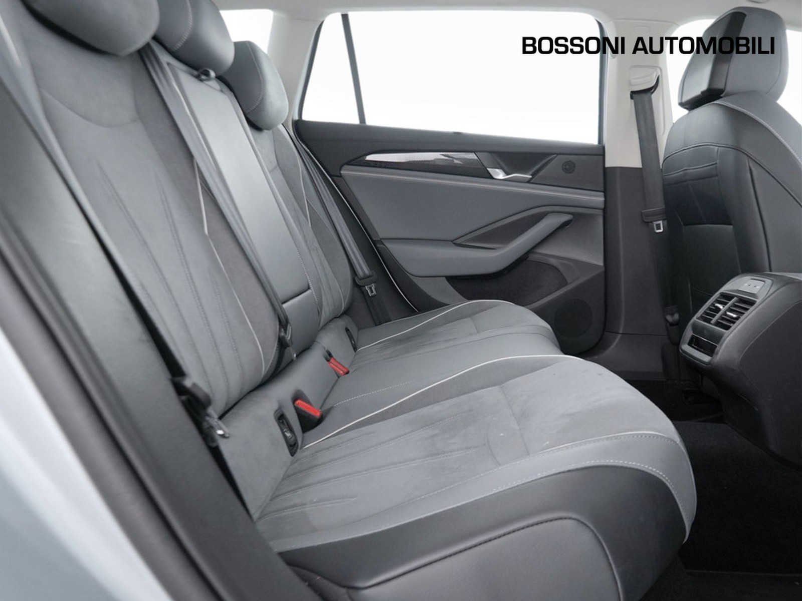 9 - Volkswagen Passat 2.0 tdi scr evo 150cv business dsg