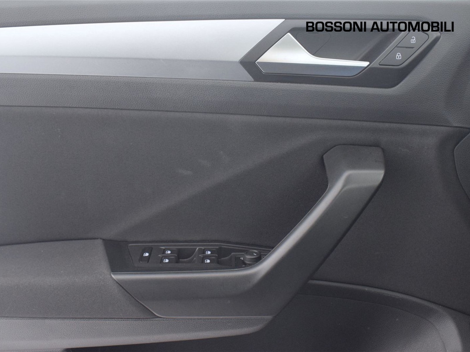 17 - Volkswagen T-Roc 2.0 tdi scr 115cv life