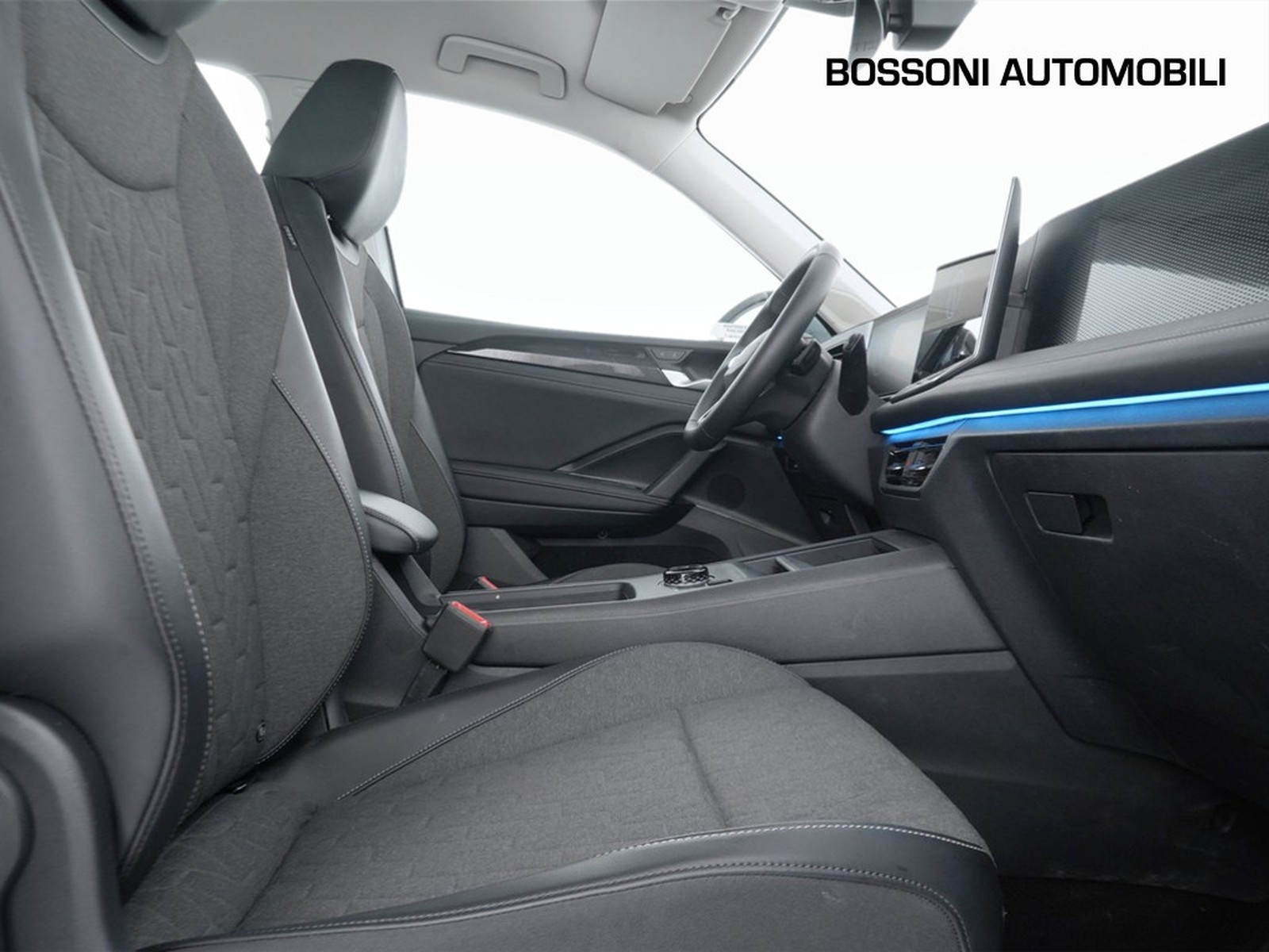 8 - Volkswagen Tiguan 2.0 tdi scr 150cv life dsg