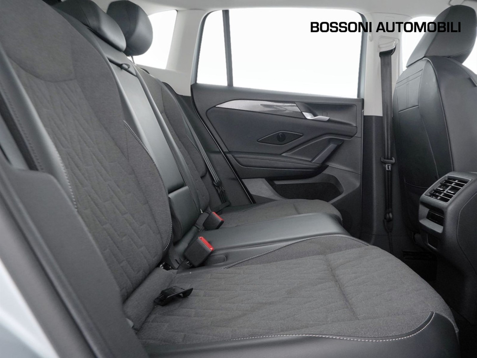 9 - Volkswagen Tiguan 2.0 tdi scr 150cv life dsg