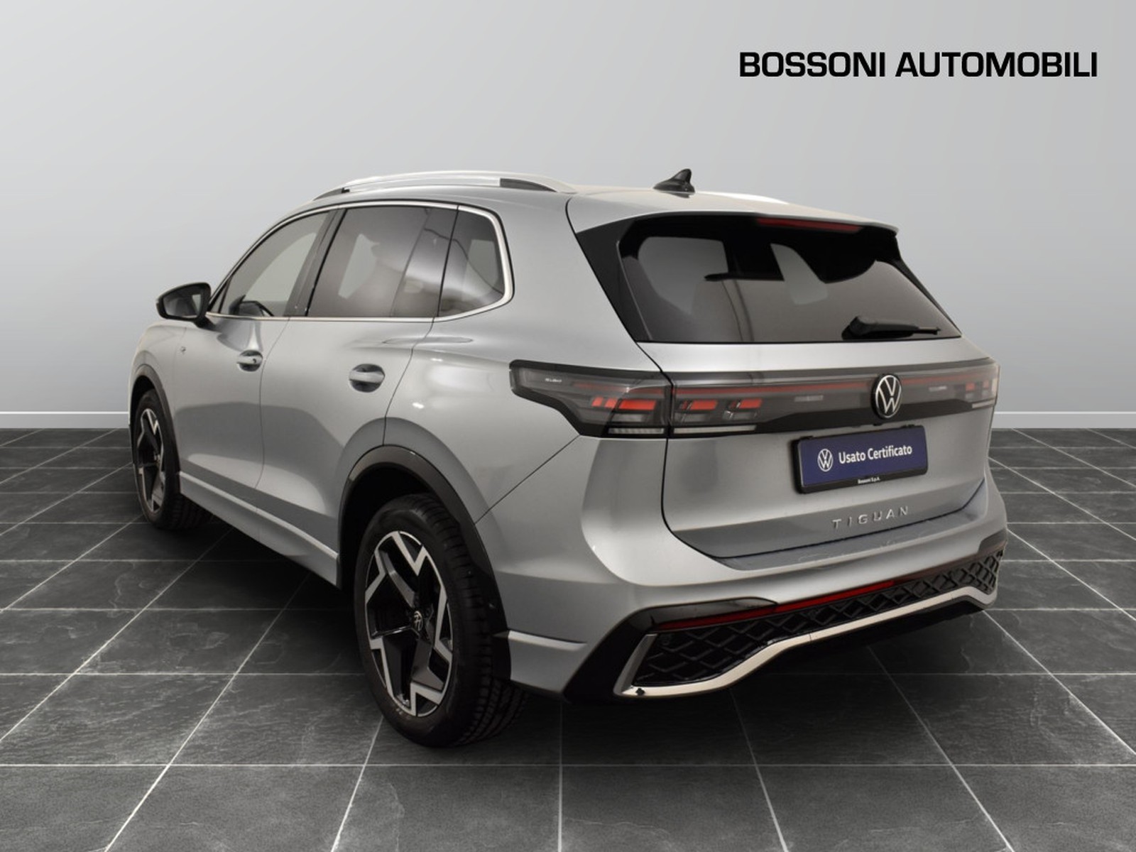 4 - Volkswagen Tiguan 2.0 tdi scr 150cv r-line dsg