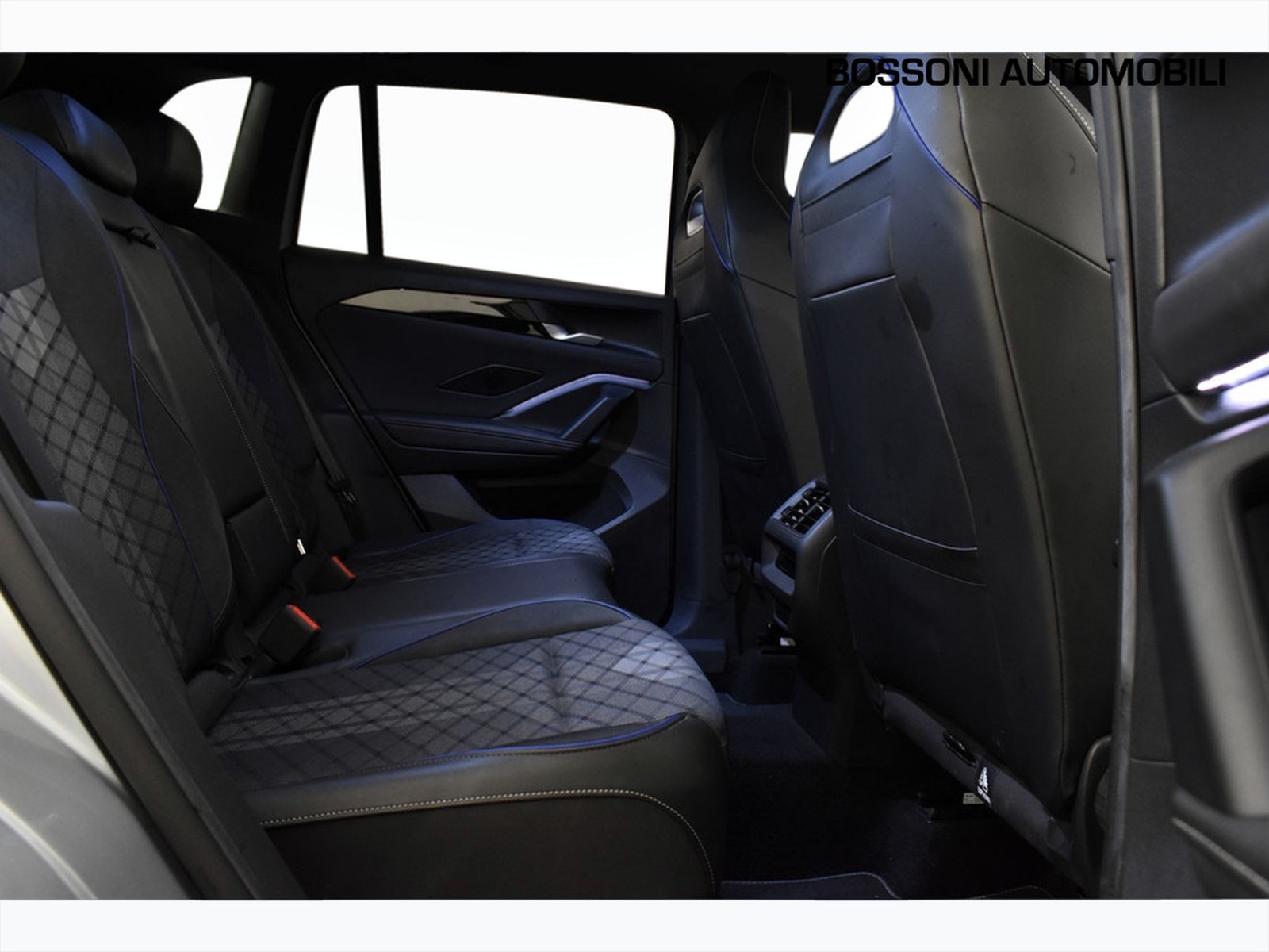 9 - Volkswagen Tiguan 2.0 tdi scr 150cv r-line dsg