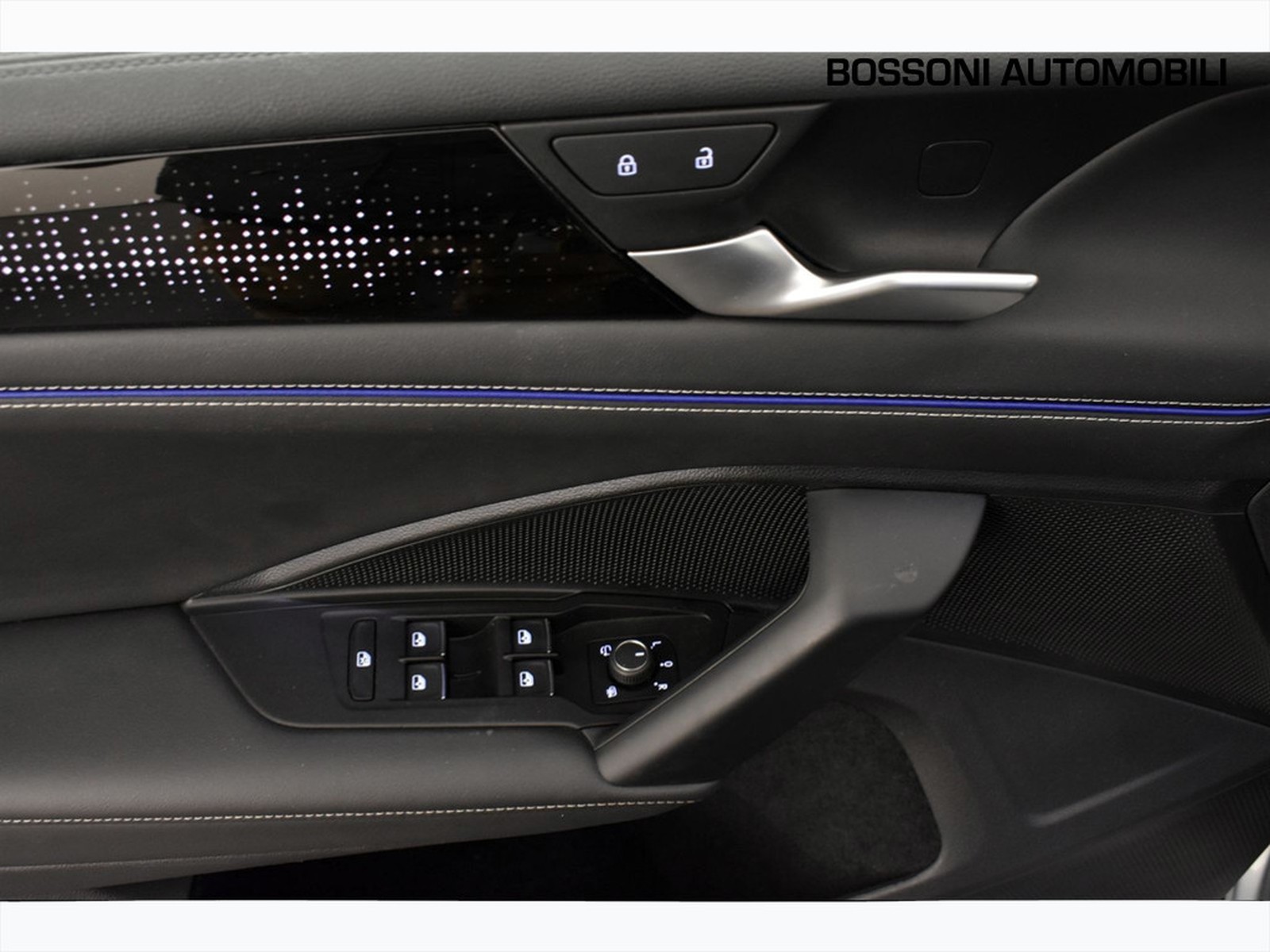 16 - Volkswagen Tiguan 2.0 tdi scr 150cv r-line dsg