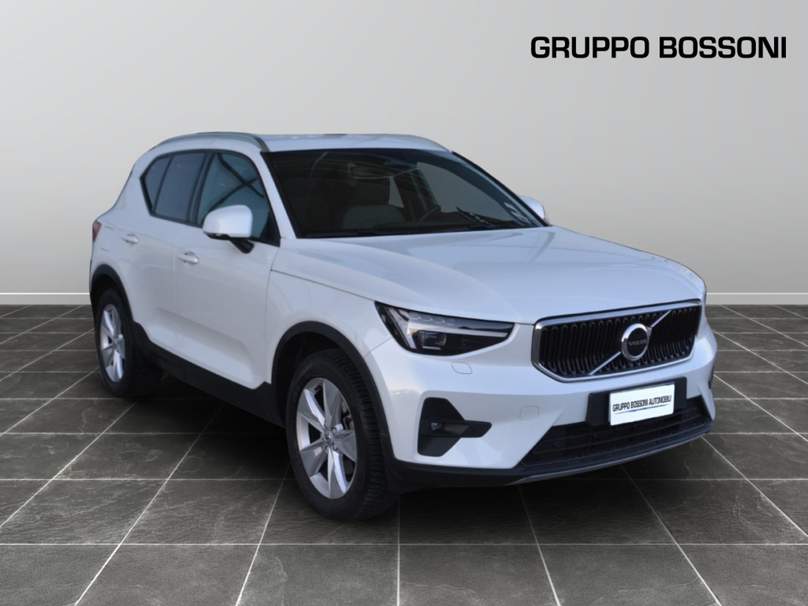 3 - Volvo XC40 2.0 b3 core automatico