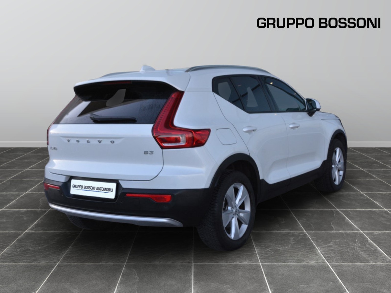 4 - Volvo XC40 2.0 b3 core automatico