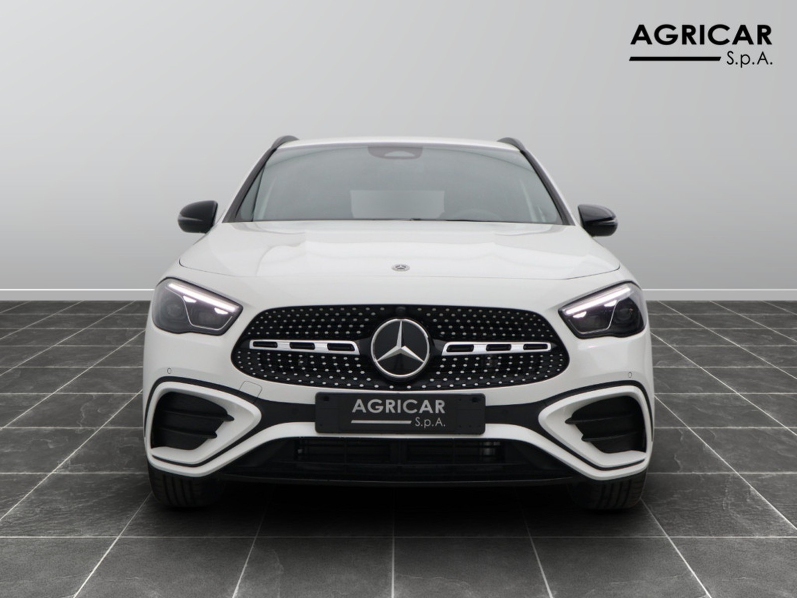 2 - Mercedes GLA 200 d amg line premium 8g-dct