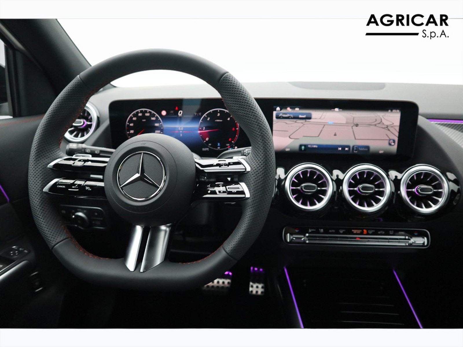 12 - Mercedes GLA 200 d amg line premium 8g-dct