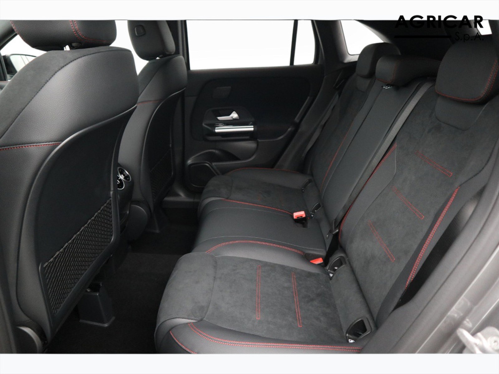 8 - Mercedes GLA 200 d amg line premium 4matic 8g-dct