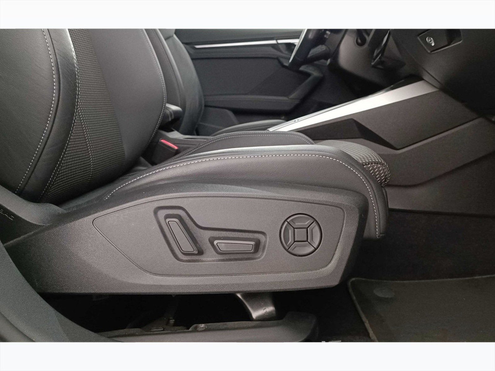 33 - Audi A3 sportback 40 2.0 tdi s line edition quattro s tronic