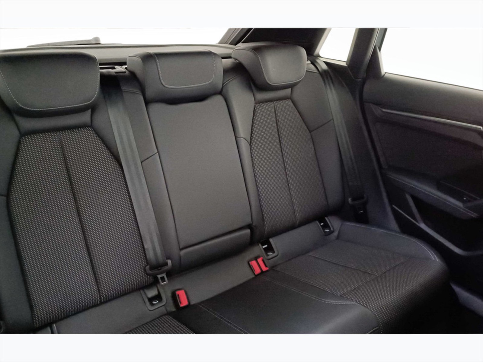 36 - Audi A3 sportback 40 2.0 tdi s line edition quattro s tronic