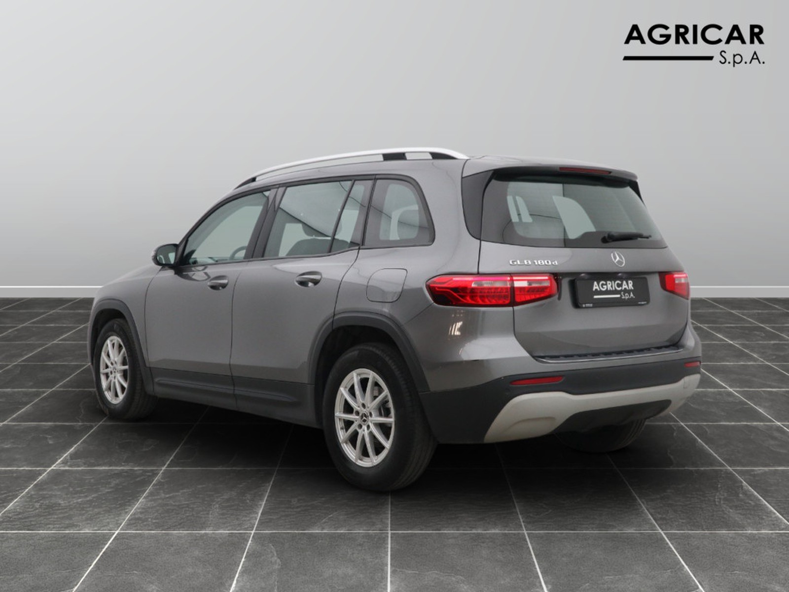 5 - Mercedes GLB 180 d business 8g-dct