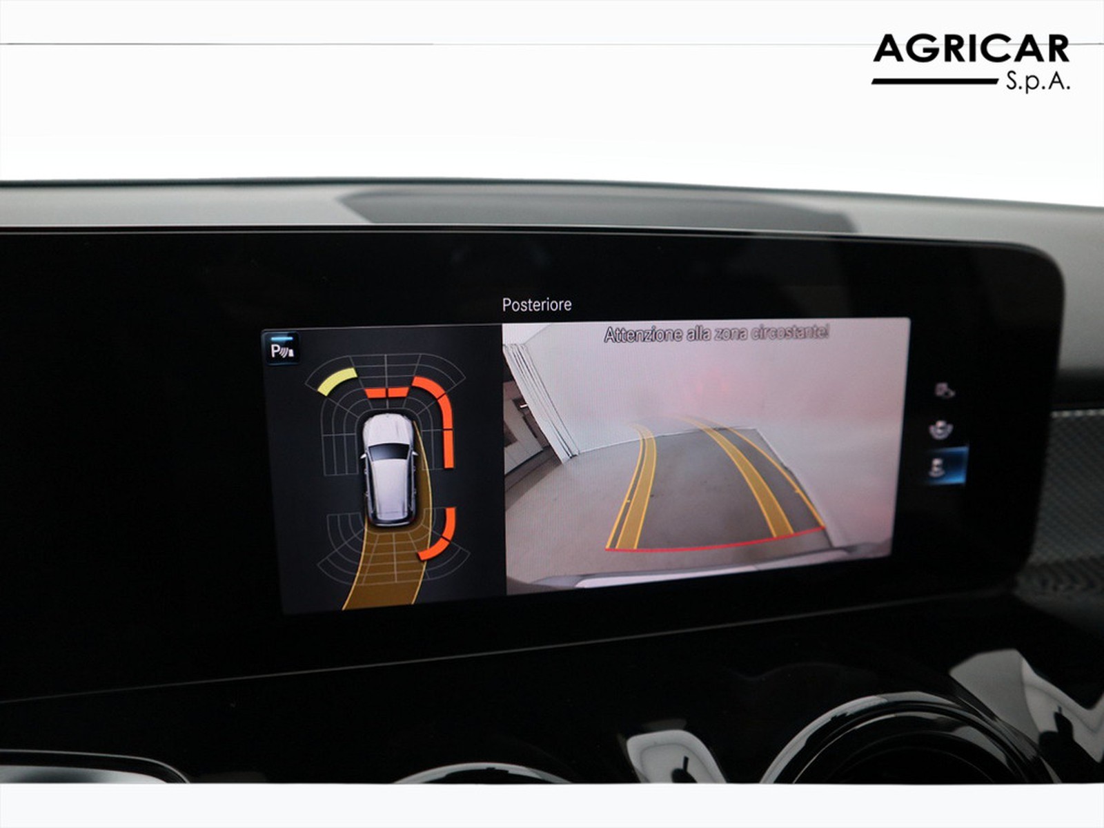 11 - Mercedes GLB 180 d business 8g-dct