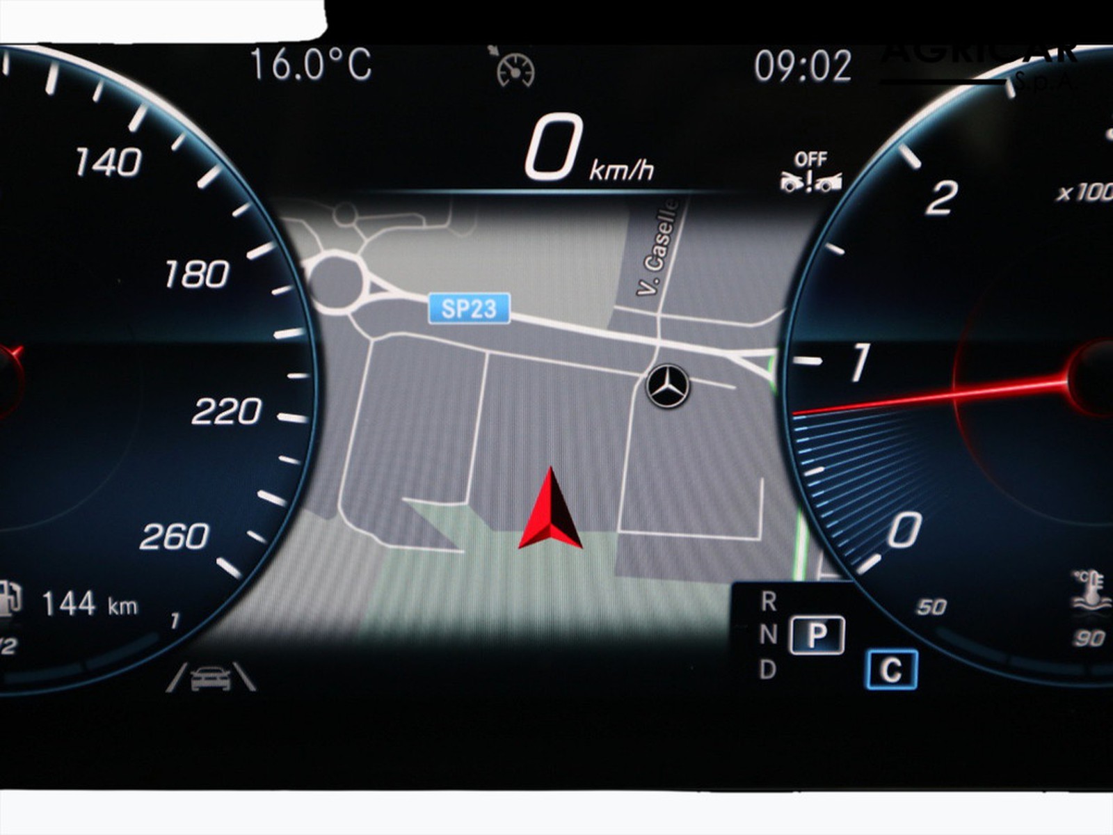 15 - Mercedes GLB 180 d business 8g-dct