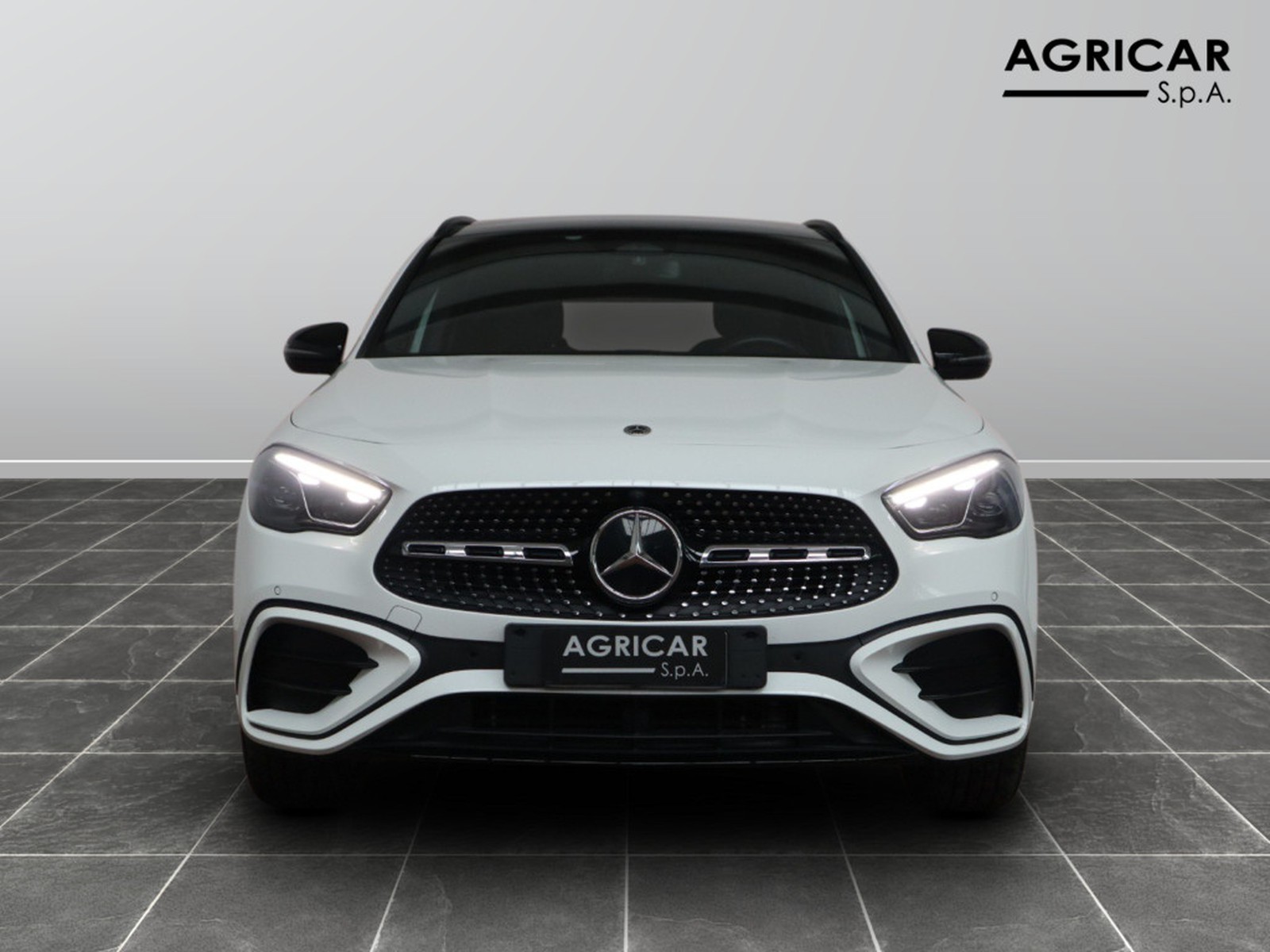2 - Mercedes GLA 180 amg line advanced plus 7g-dct