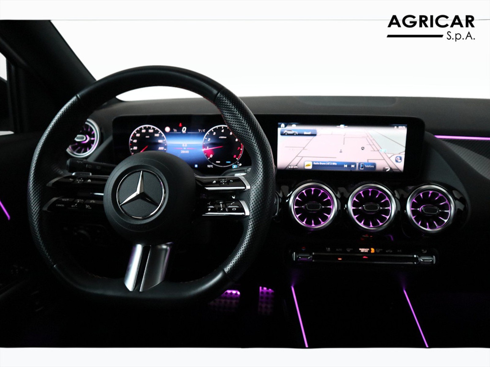 12 - Mercedes GLA 180 amg line advanced plus 7g-dct