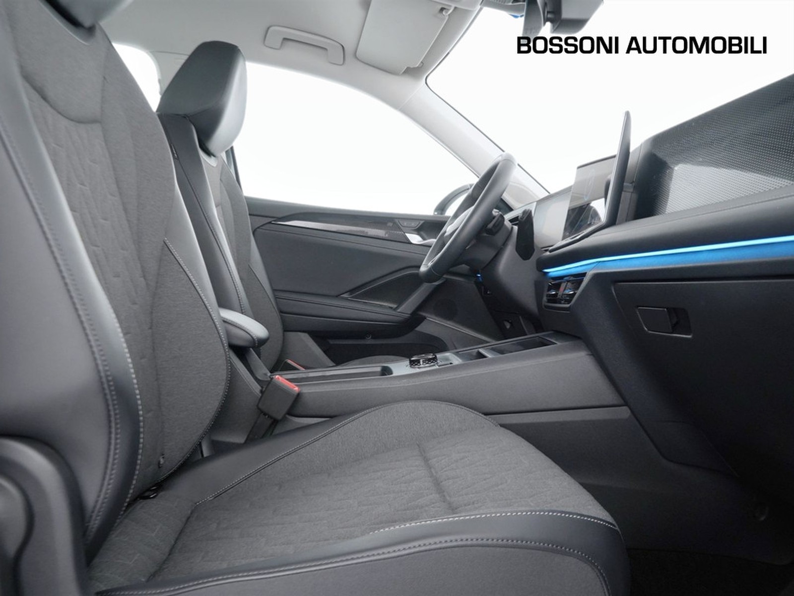 8 - Volkswagen Tiguan 2.0 tdi scr 150cv life dsg