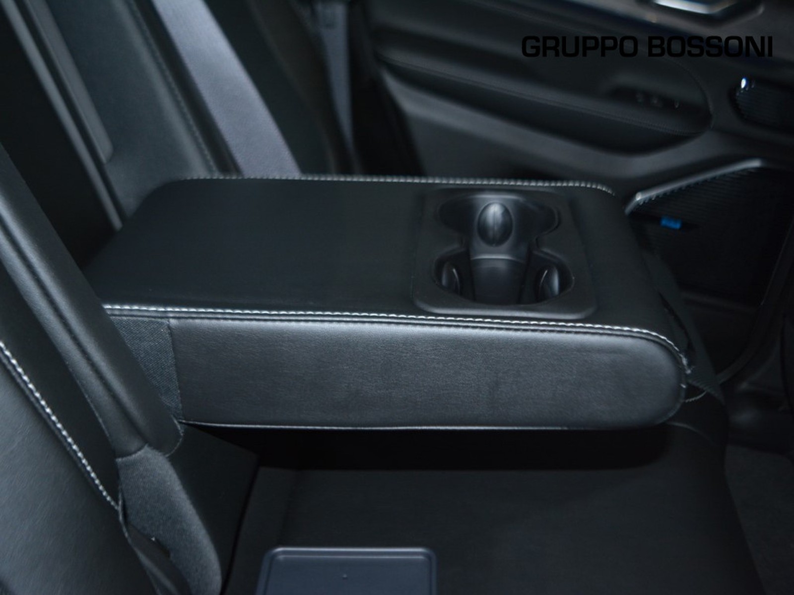 8 - Jeep Grand Cherokee 2.0 atx phev overland 4xe auto