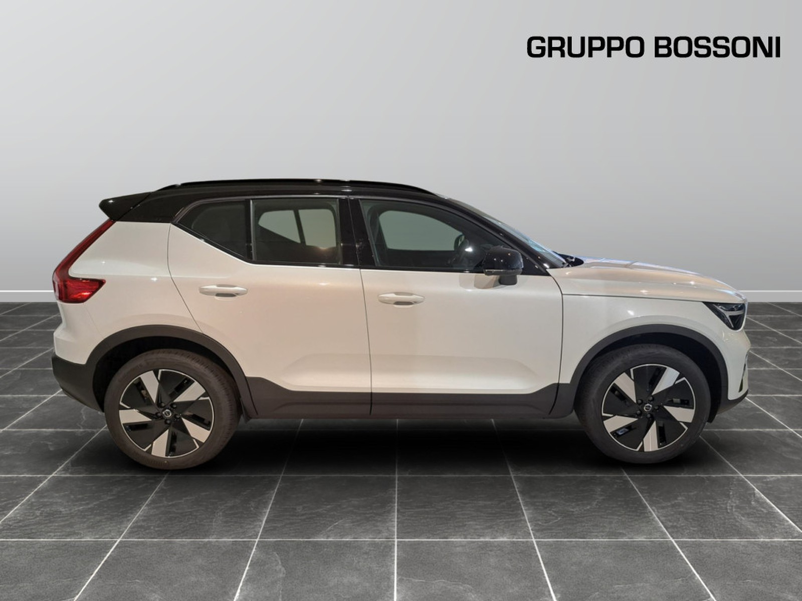 15 - Volvo XC40 single motor plus rwd edt