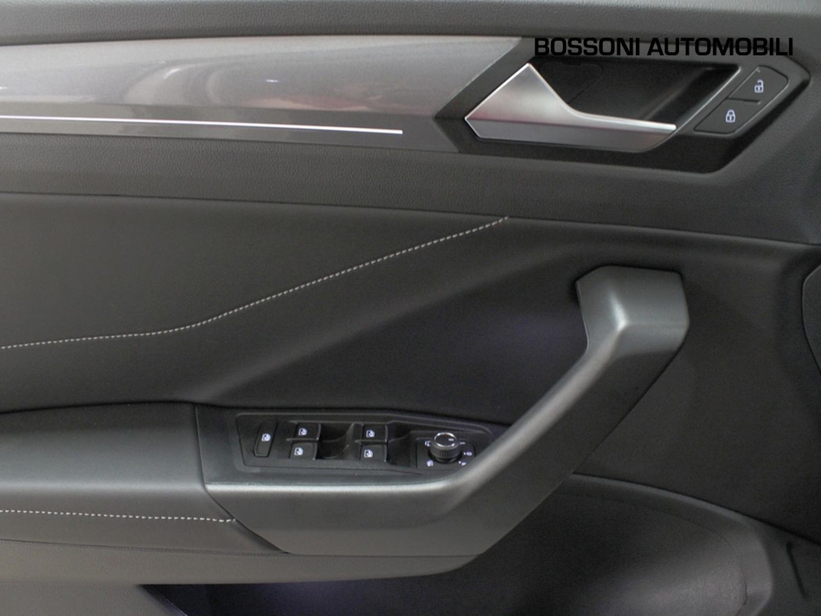 17 - Volkswagen T-Roc 1.0 tsi 115cv style