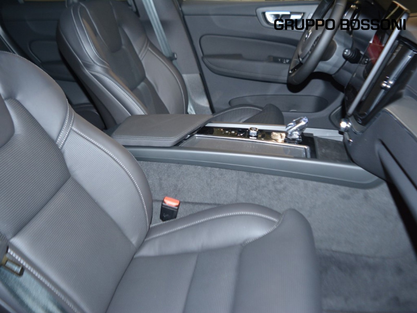 5 - Volvo XC60 2.0 t6 plug-in hybrid ultra black edition awd automatico