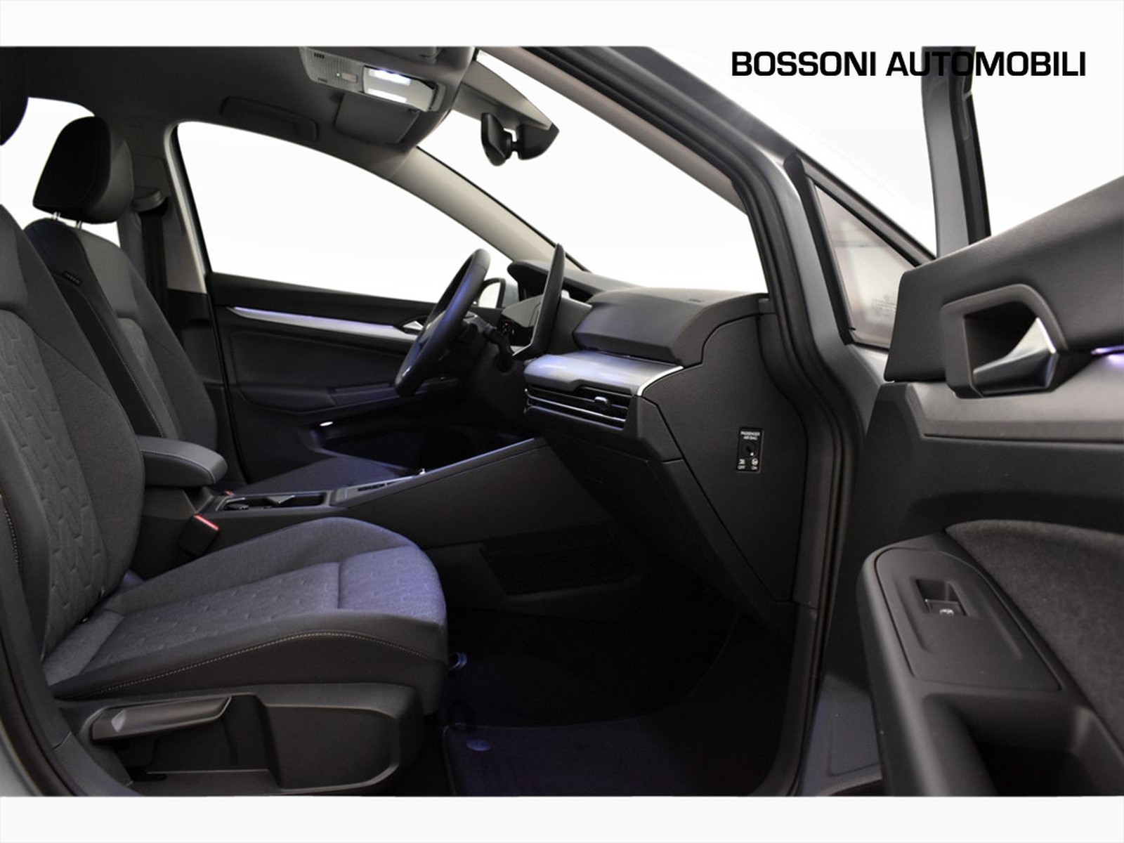 8 - Volkswagen Golf 1.5 tsi ehybrid 204cv edition plus dsg