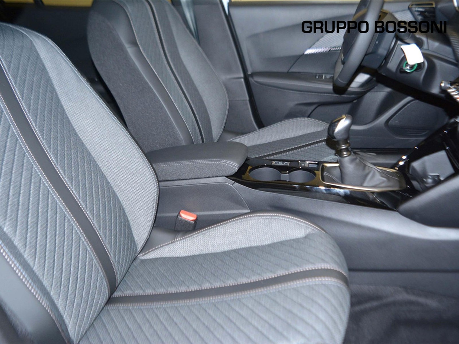 5 - Peugeot 2008 1.2 puretech 100cv allure s&s