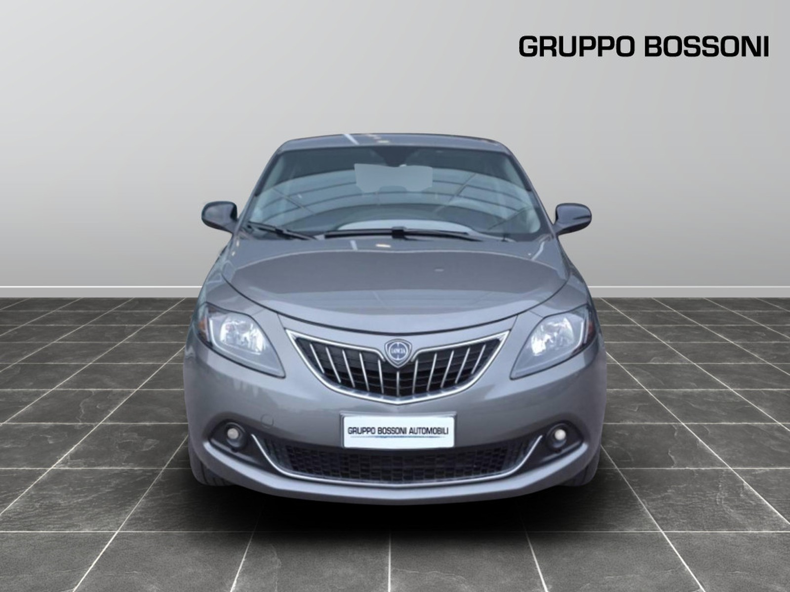 2 - Lancia Ypsilon 1.0 firefly hybrid 70cv platino s&s