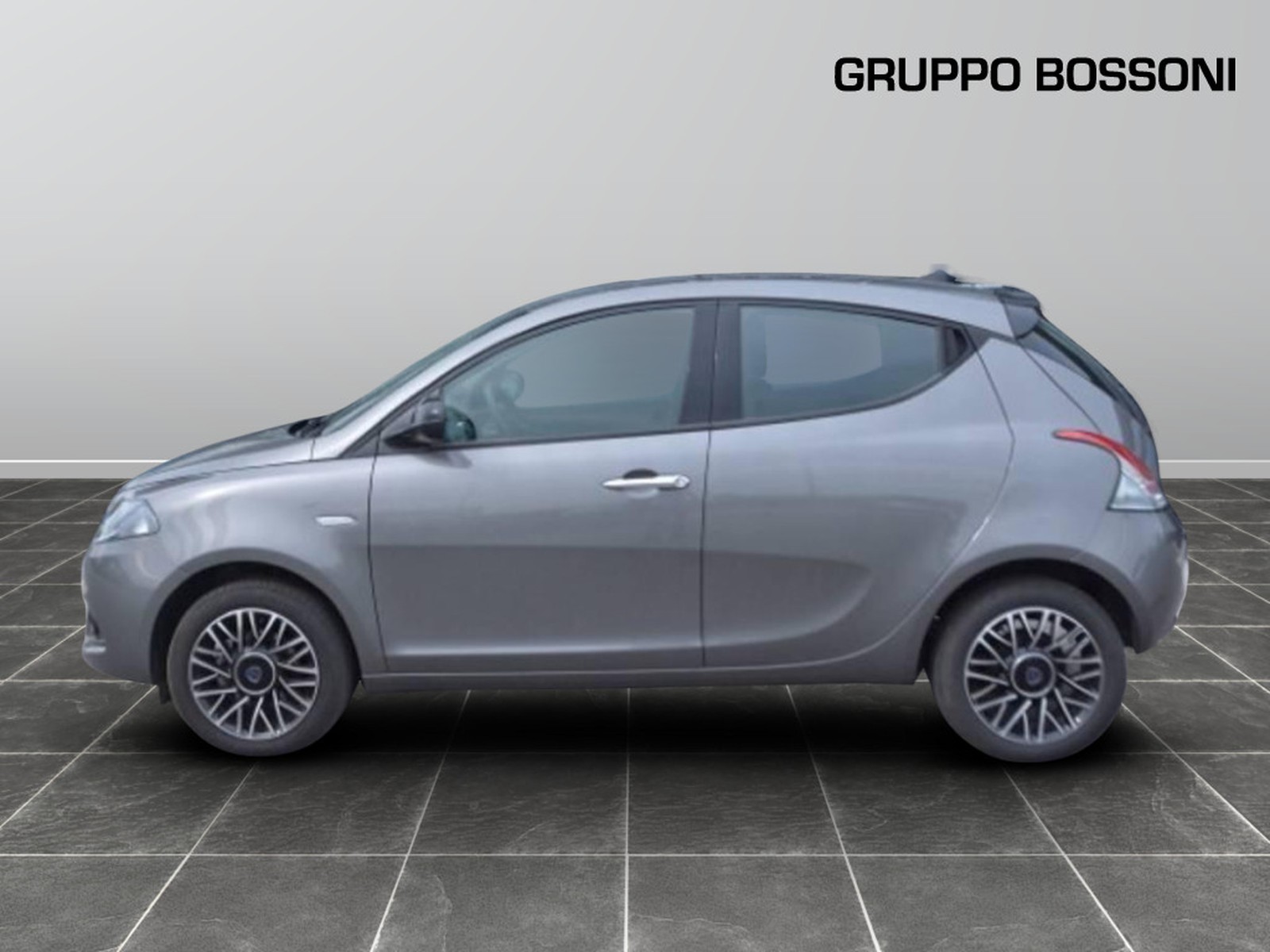 24 - Lancia Ypsilon 1.0 firefly hybrid 70cv platino s&s