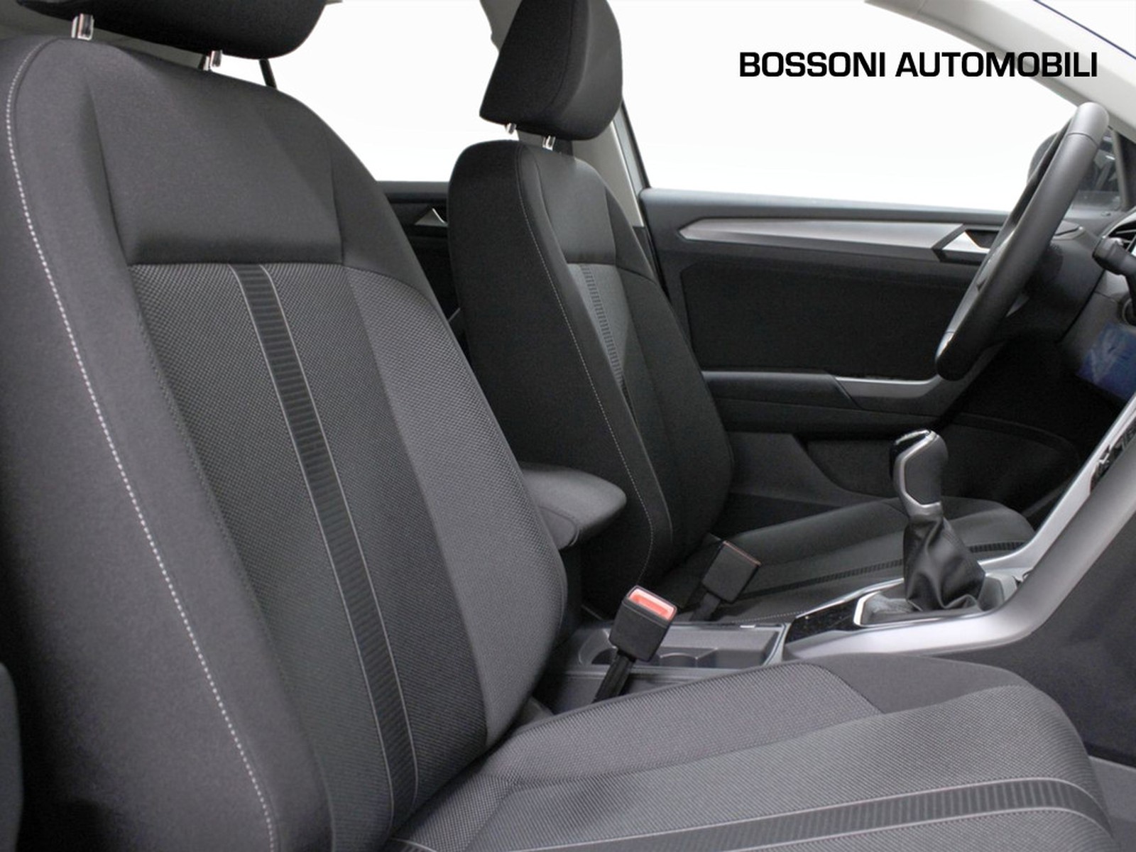 8 - Volkswagen T-Roc 1.0 tsi 115cv sport