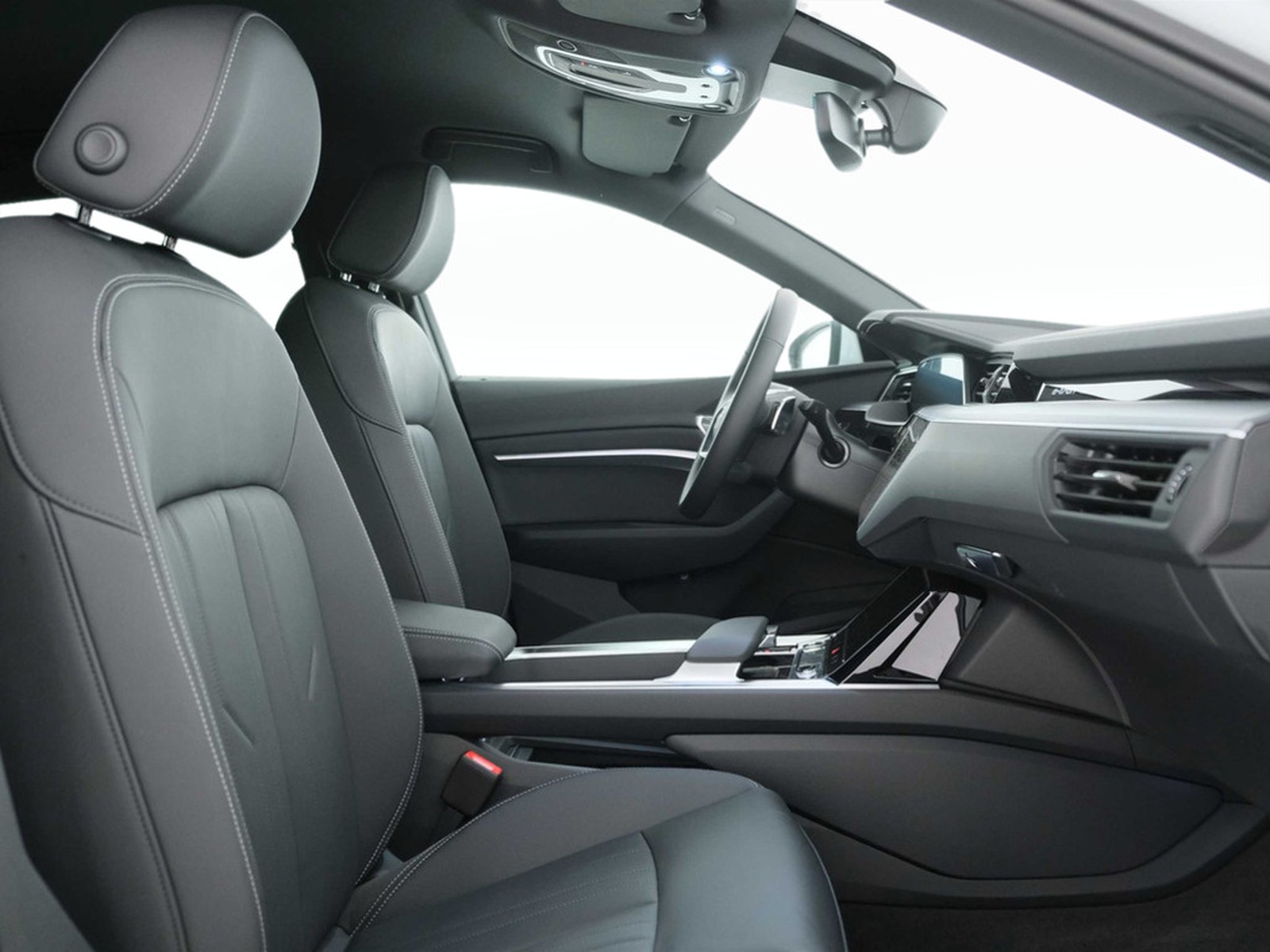 33 - Audi Q8 e-tron 50 business advanced quattro