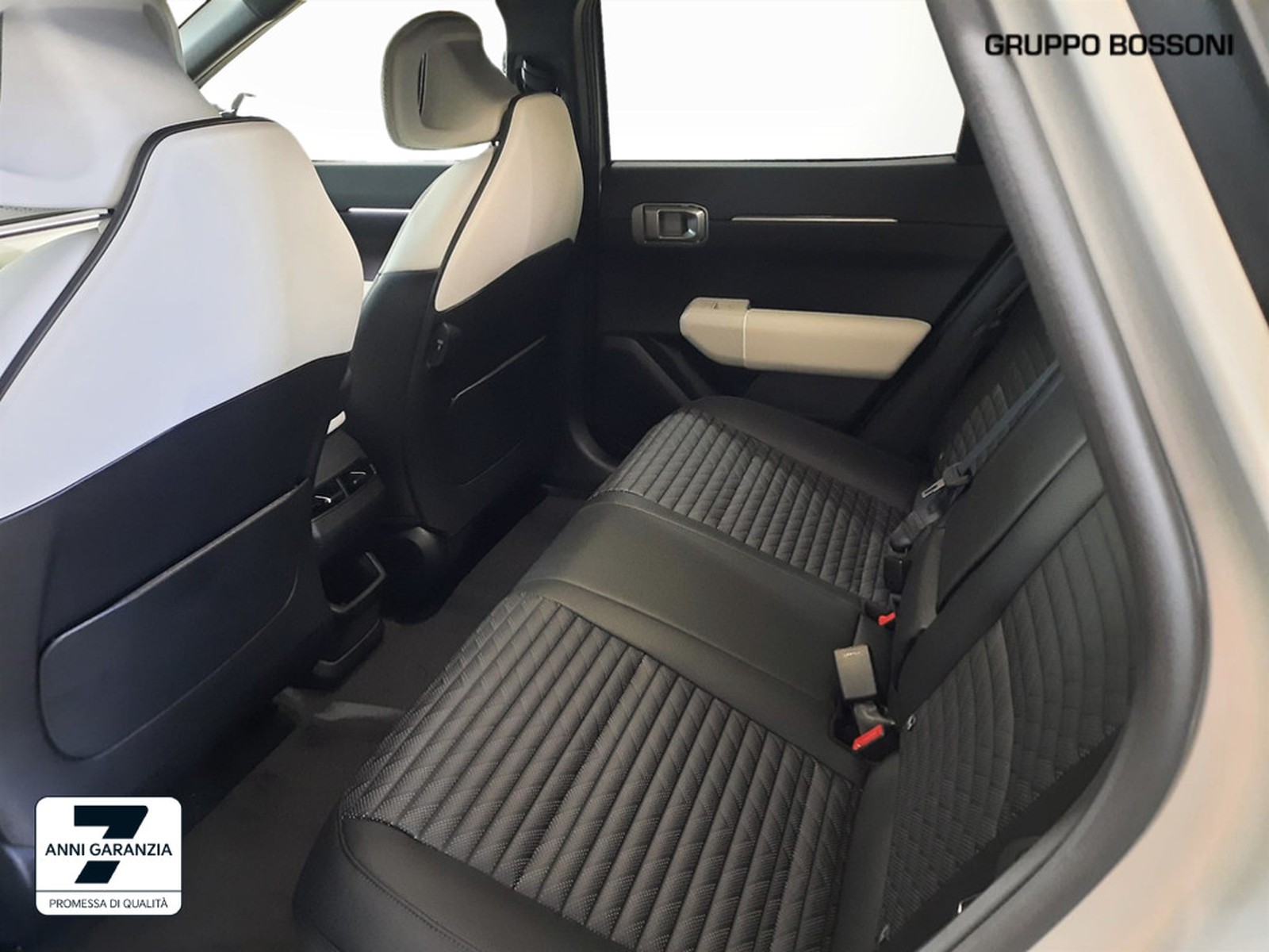 8 - Kia EV4 81,4 kwh long range gt-line launch edition fwd