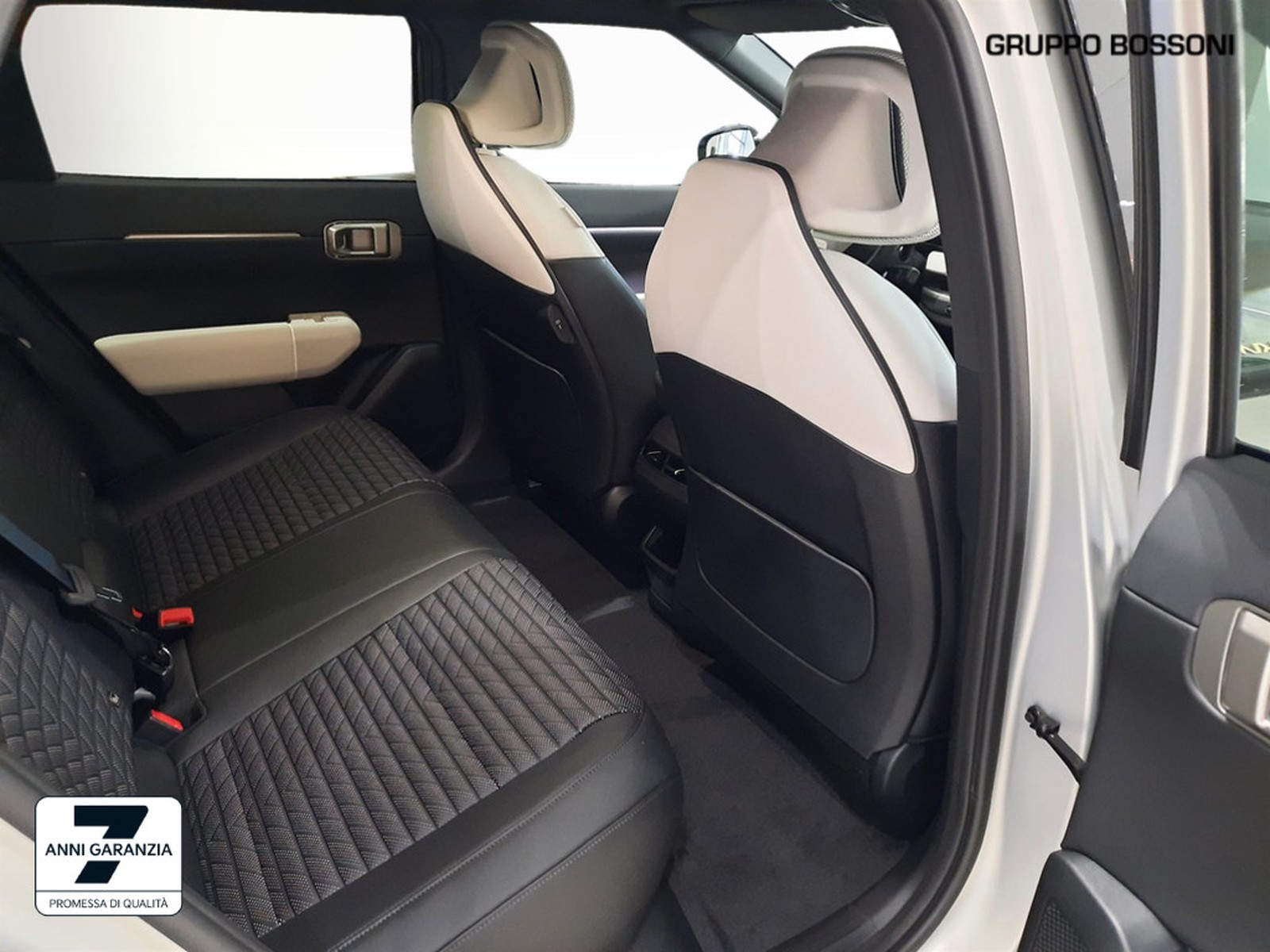 10 - Kia EV4 81,4 kwh long range gt-line launch edition fwd