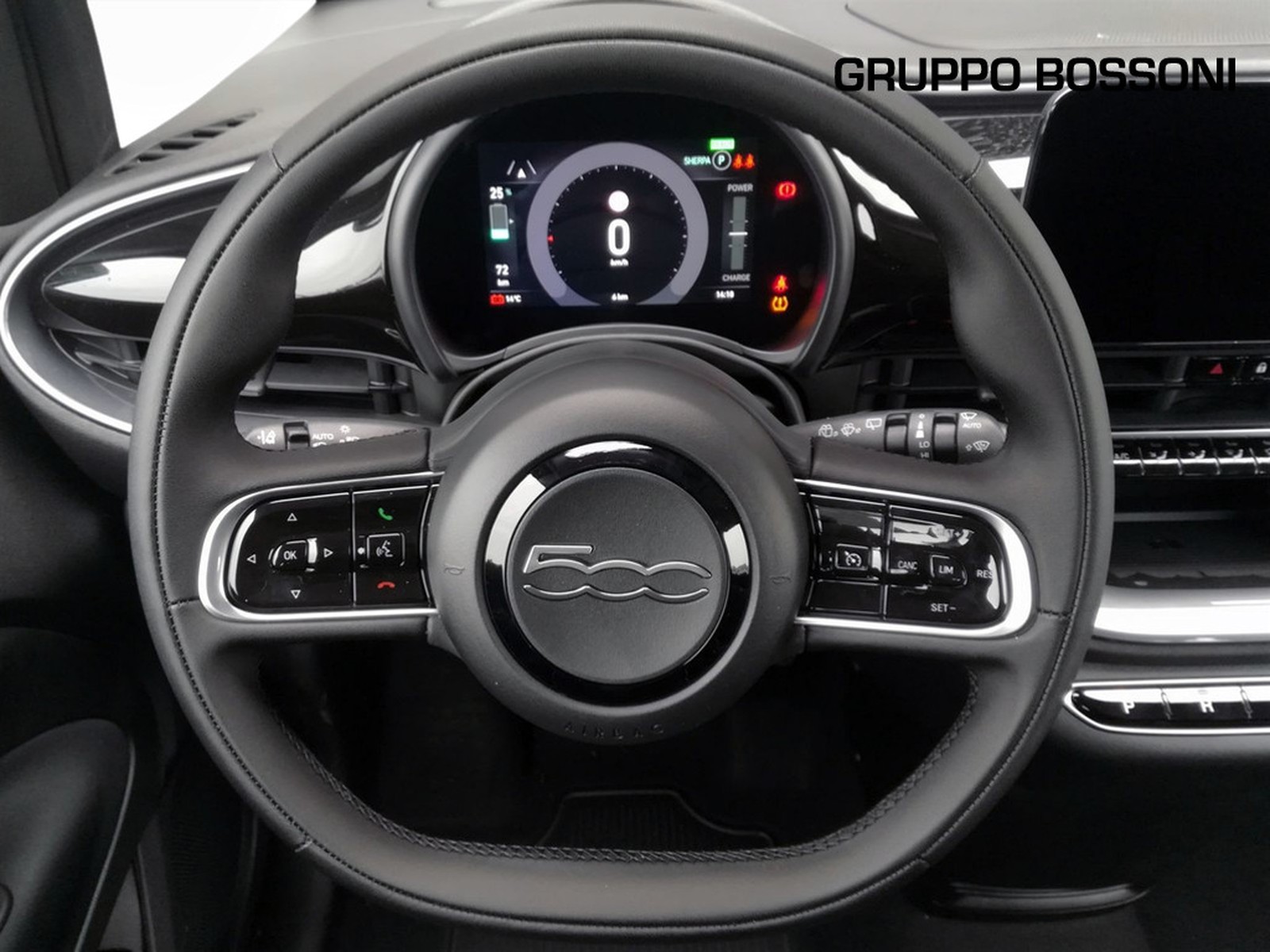 9 - Fiat 500 500e 42 kwh entry pack tech