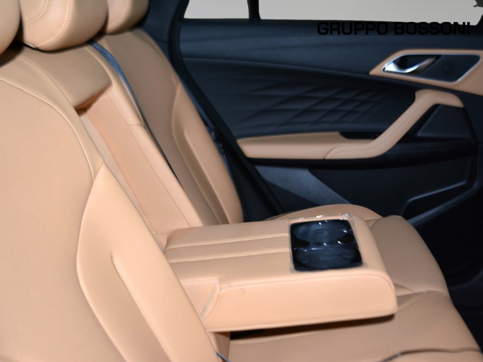 6 - Mg HS 1.5 phev luxury auto