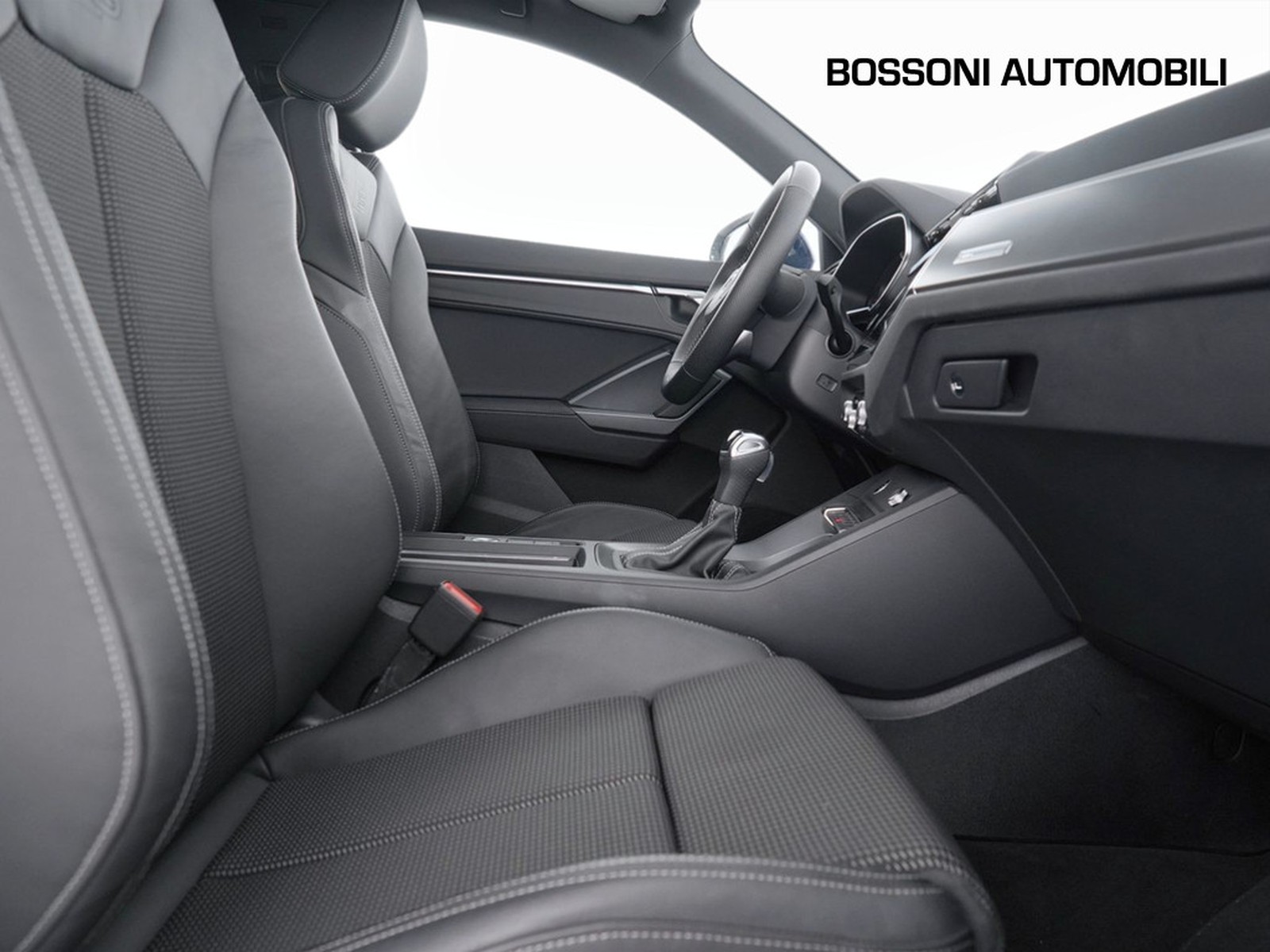 16 - Audi Q3 sportback 35 2.0 tdi s line edition s tronic