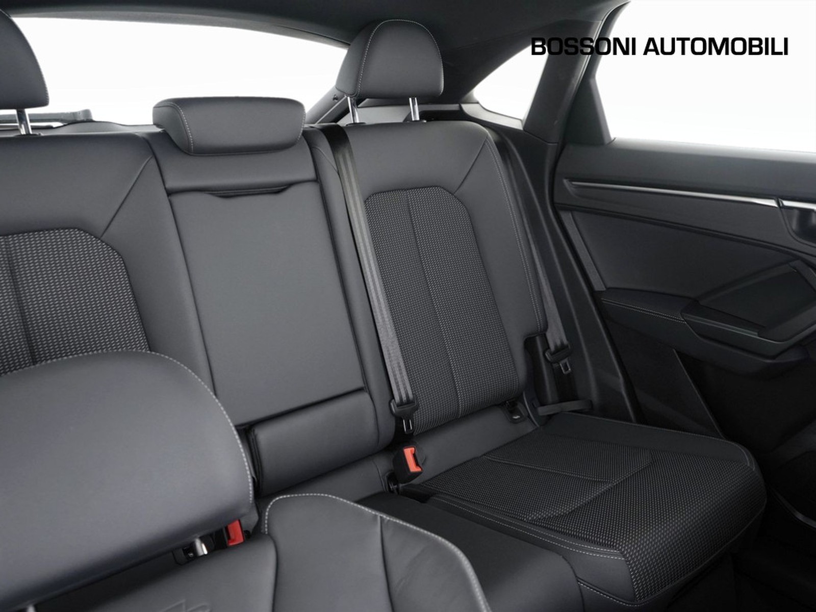 22 - Audi Q3 sportback 35 2.0 tdi s line edition s tronic