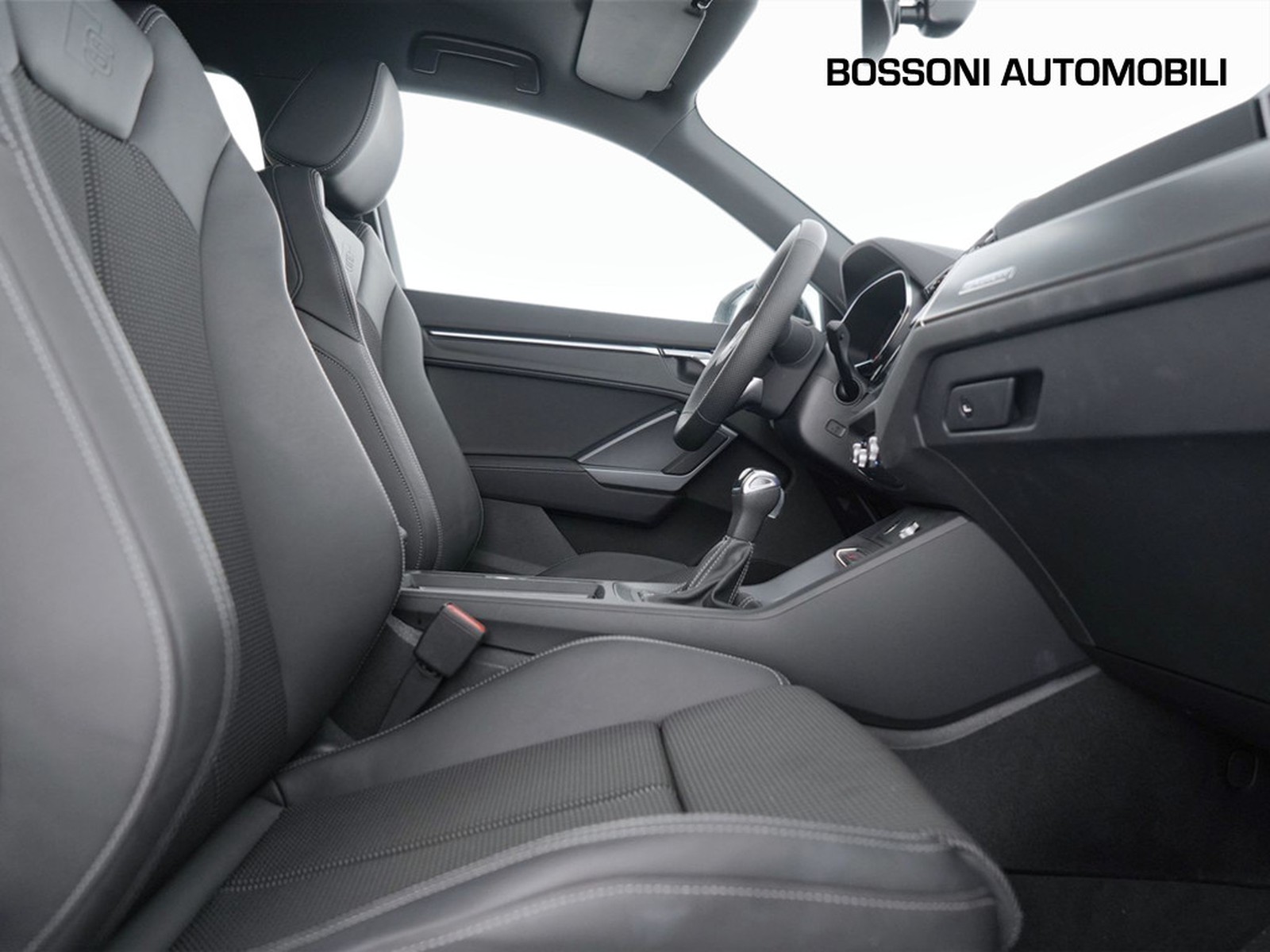 16 - Audi Q3 sportback 40 2.0 tdi 193cv s line edition quattro s tronic