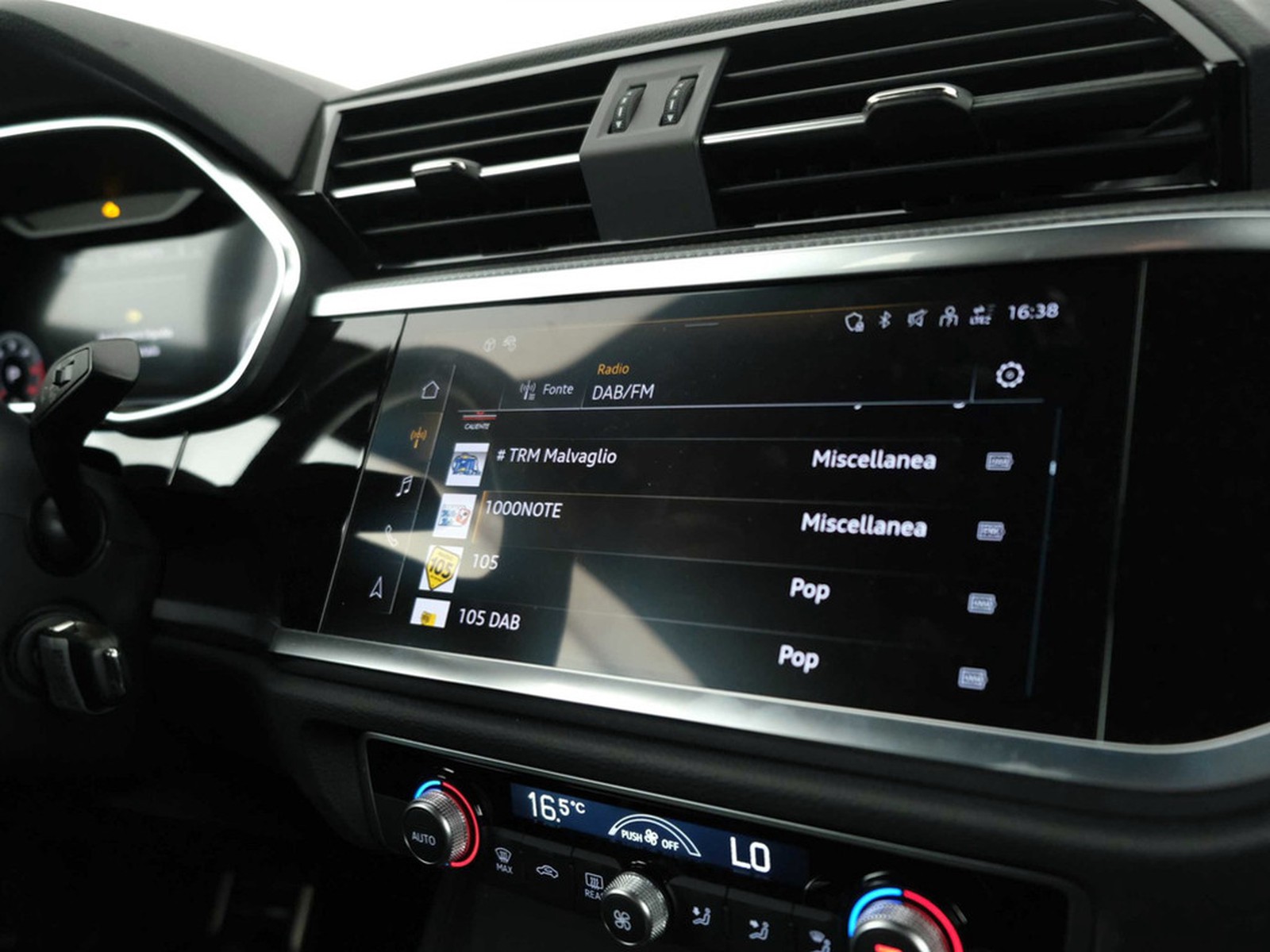 22 - Audi Q3 35 2.0 tdi s line edition s tronic