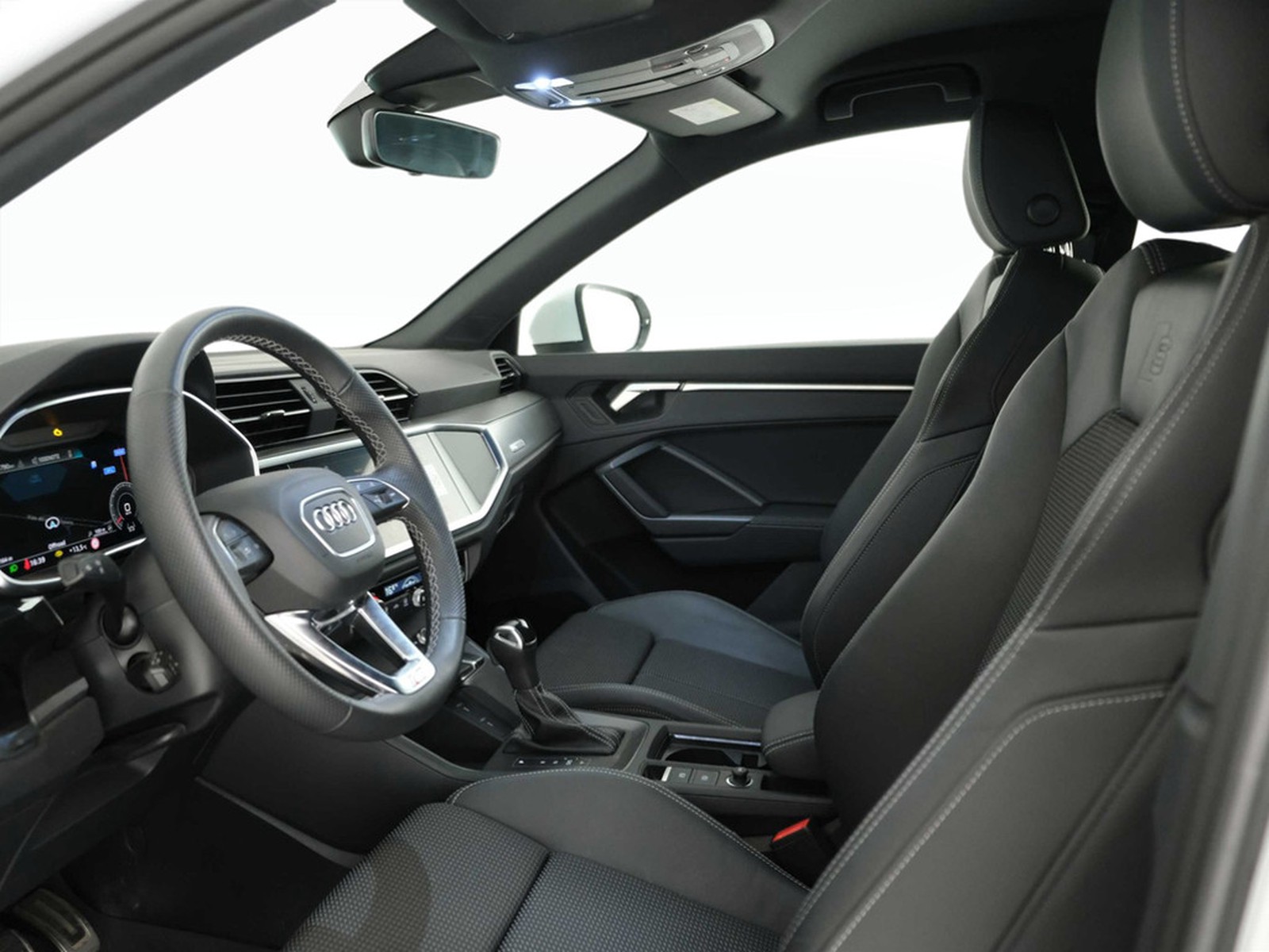 33 - Audi Q3 35 2.0 tdi s line edition s tronic