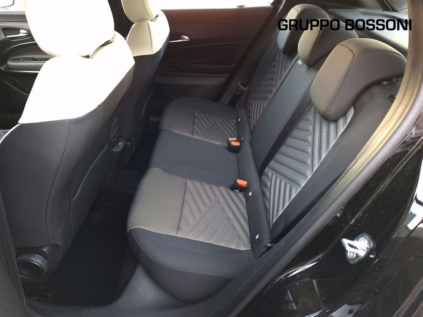 12 - Fiat 600 1.2 hybrid 145cv icon