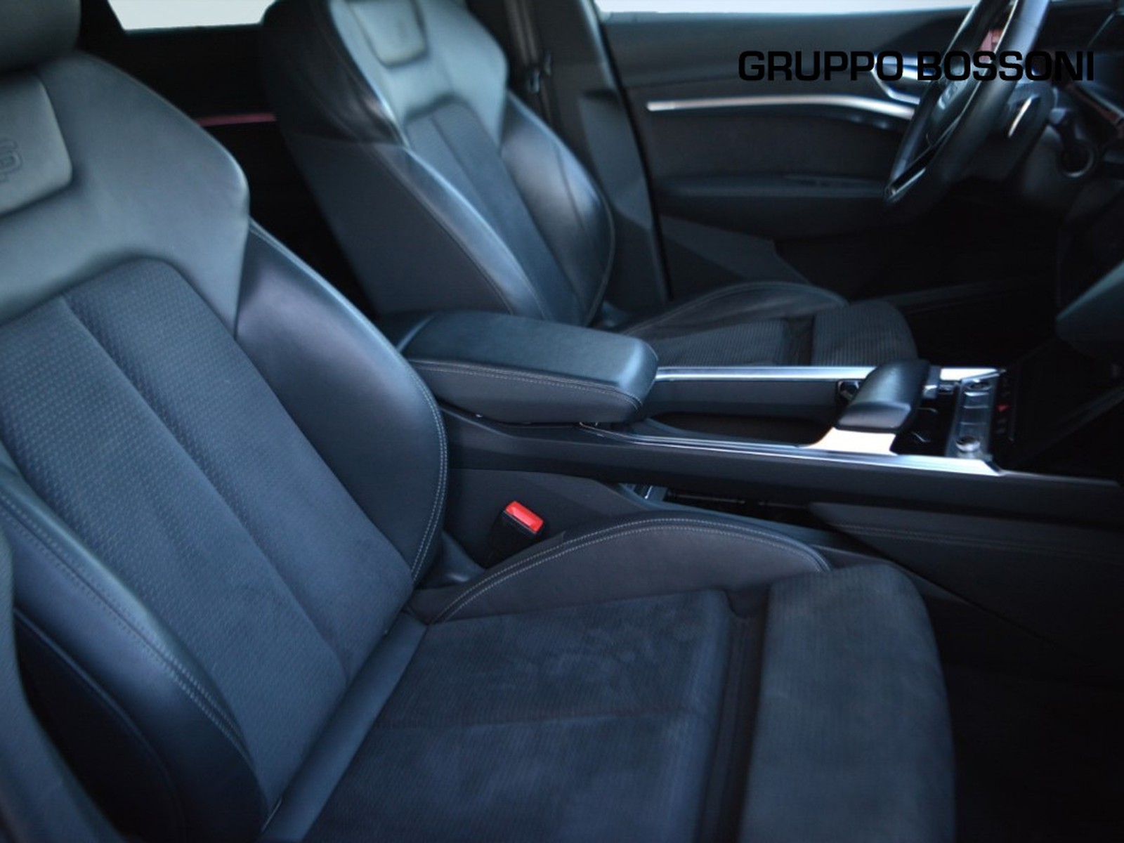 5 - Audi e-tron sportback 55 business fast quattro cvt