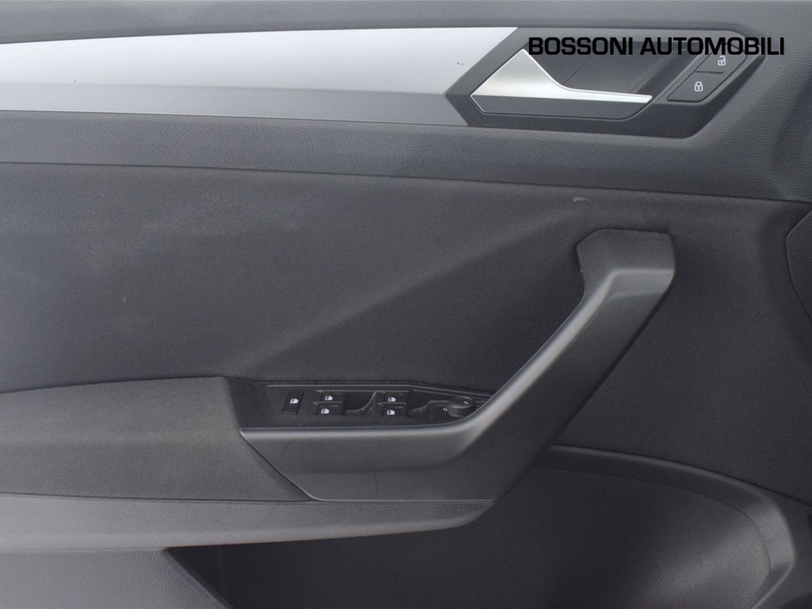 17 - Volkswagen T-Roc 1.5 tsi act life dsg